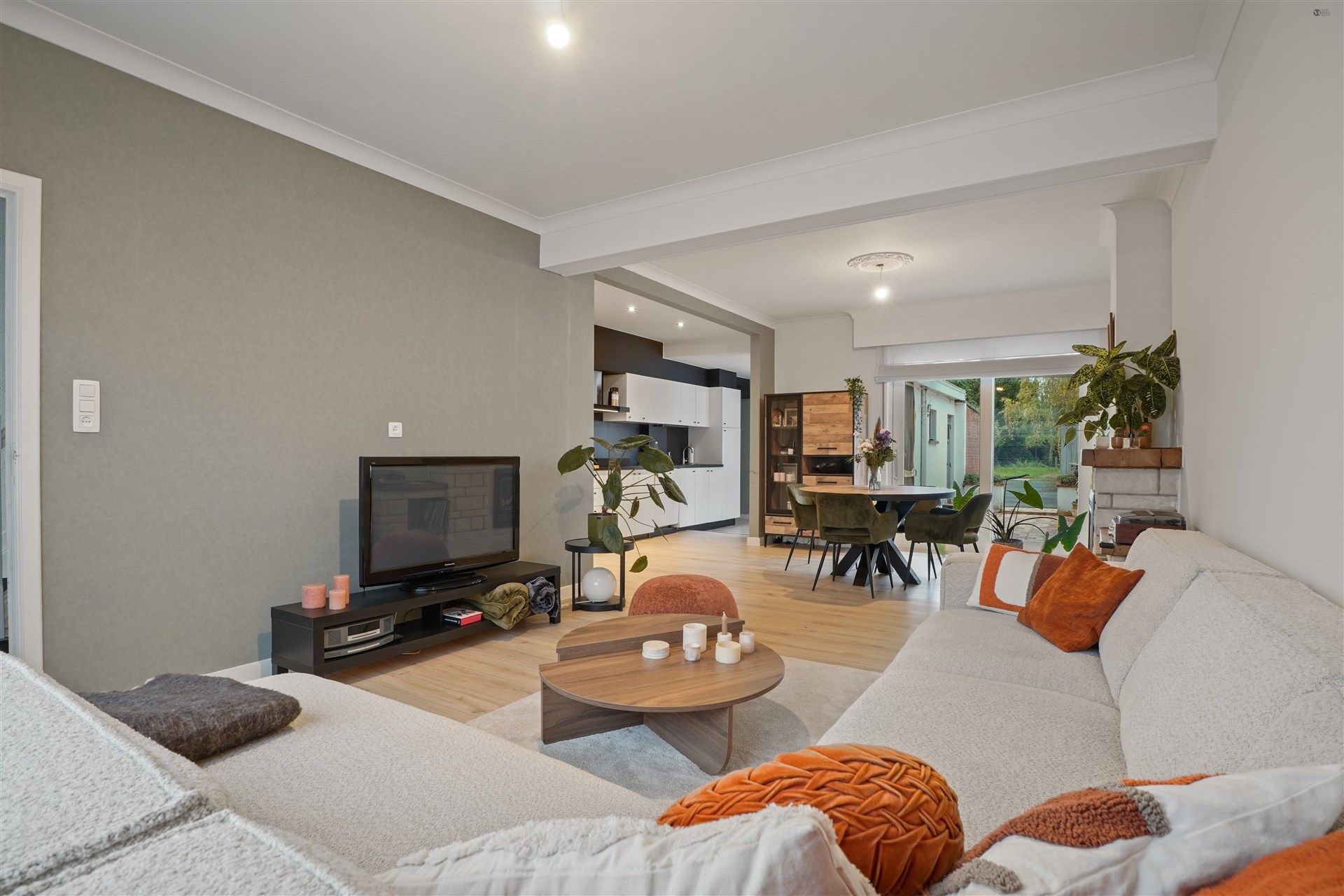 Rijwoning nabij centrum Stekene foto 7