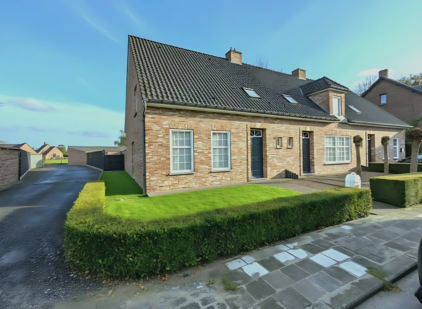 GEZELLIGE GEZINSWONING MET 3 SLPKS | GARAGE EN TUIN IN HARTJE DENTERGEM foto {{pictureIndex}}