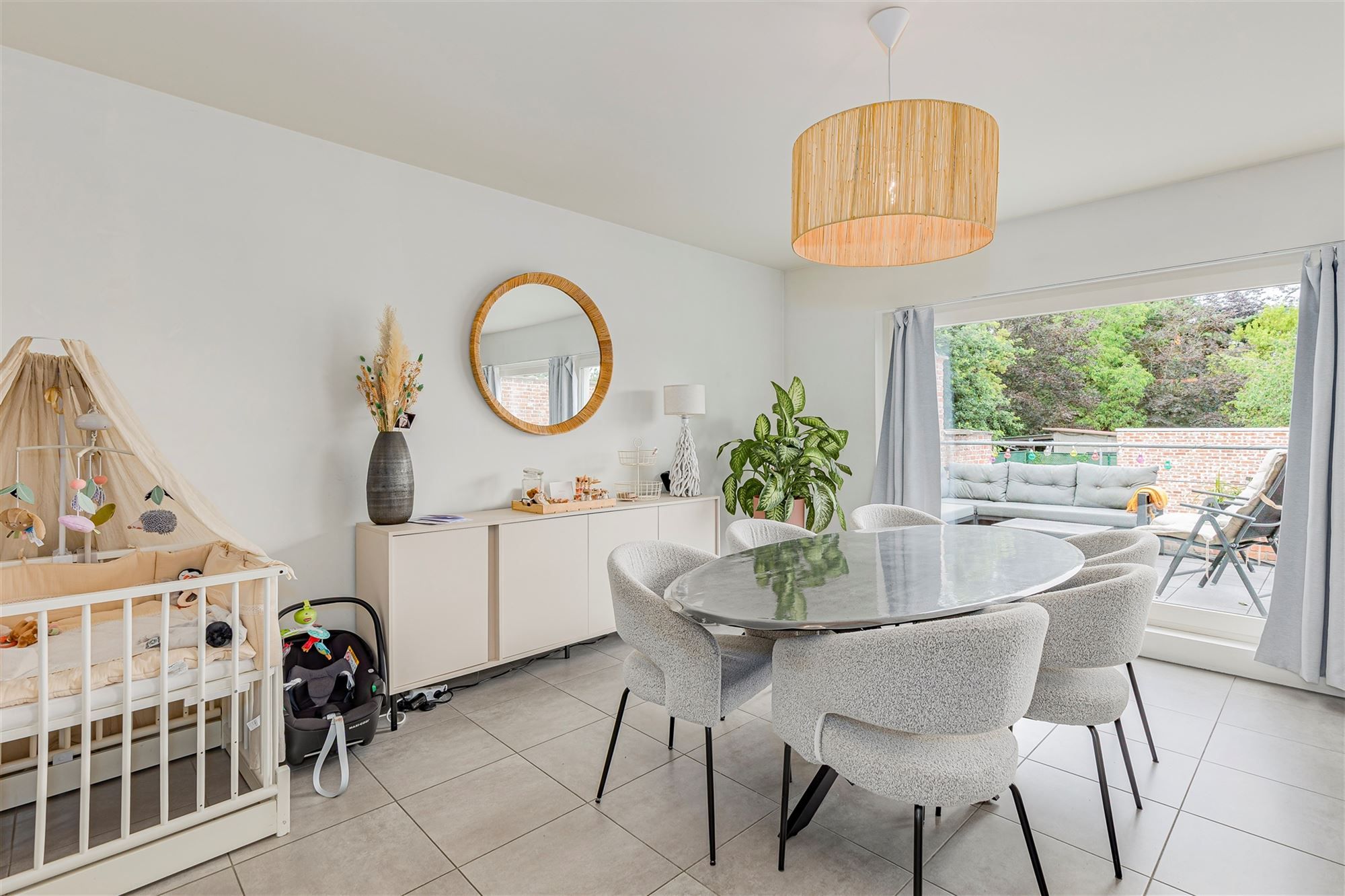 Lichtrijk appartement met 2 slpk en terras in Bazel foto 3