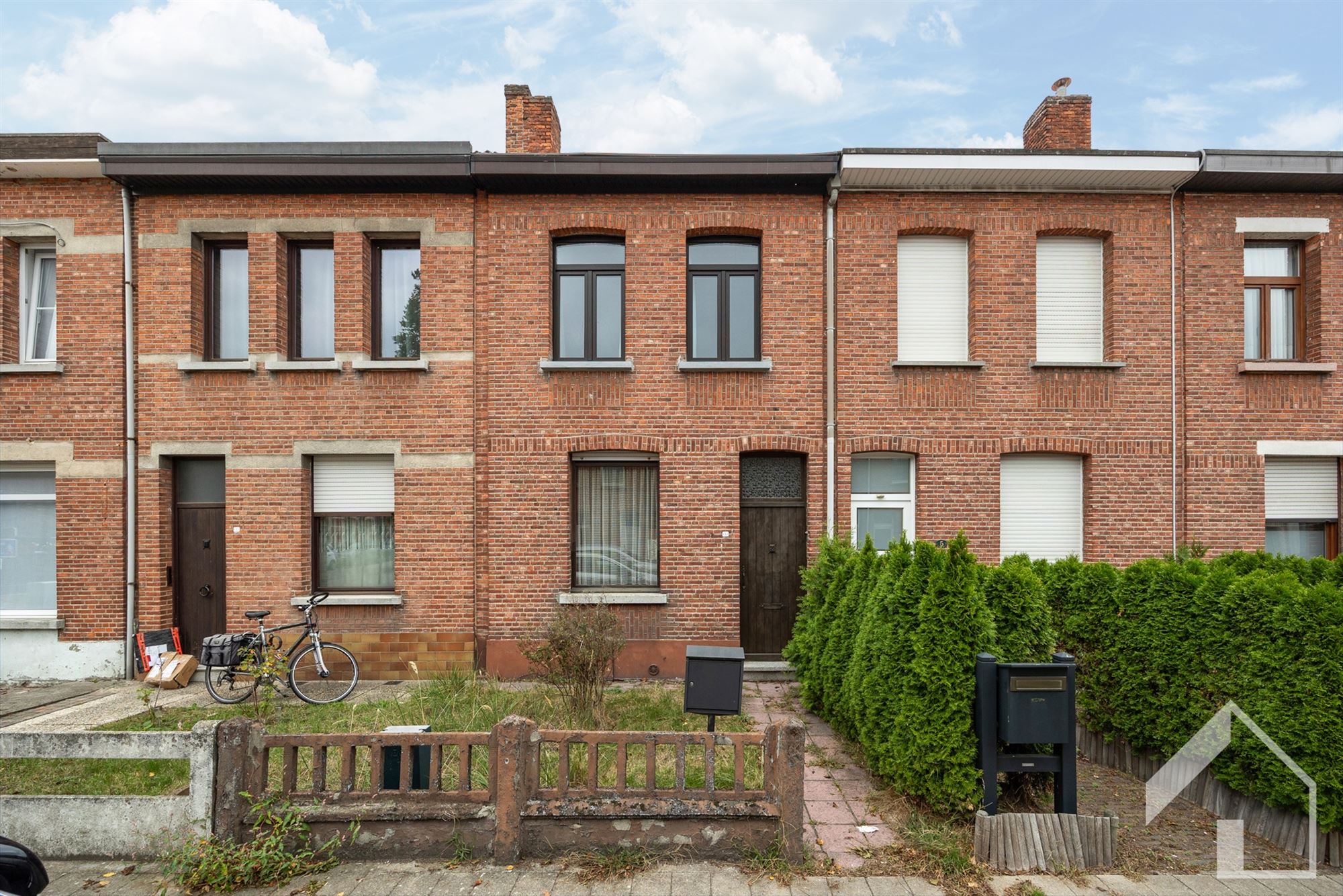 Hoofdfoto van de publicatie: Te renoveren woning in een rustige wijk