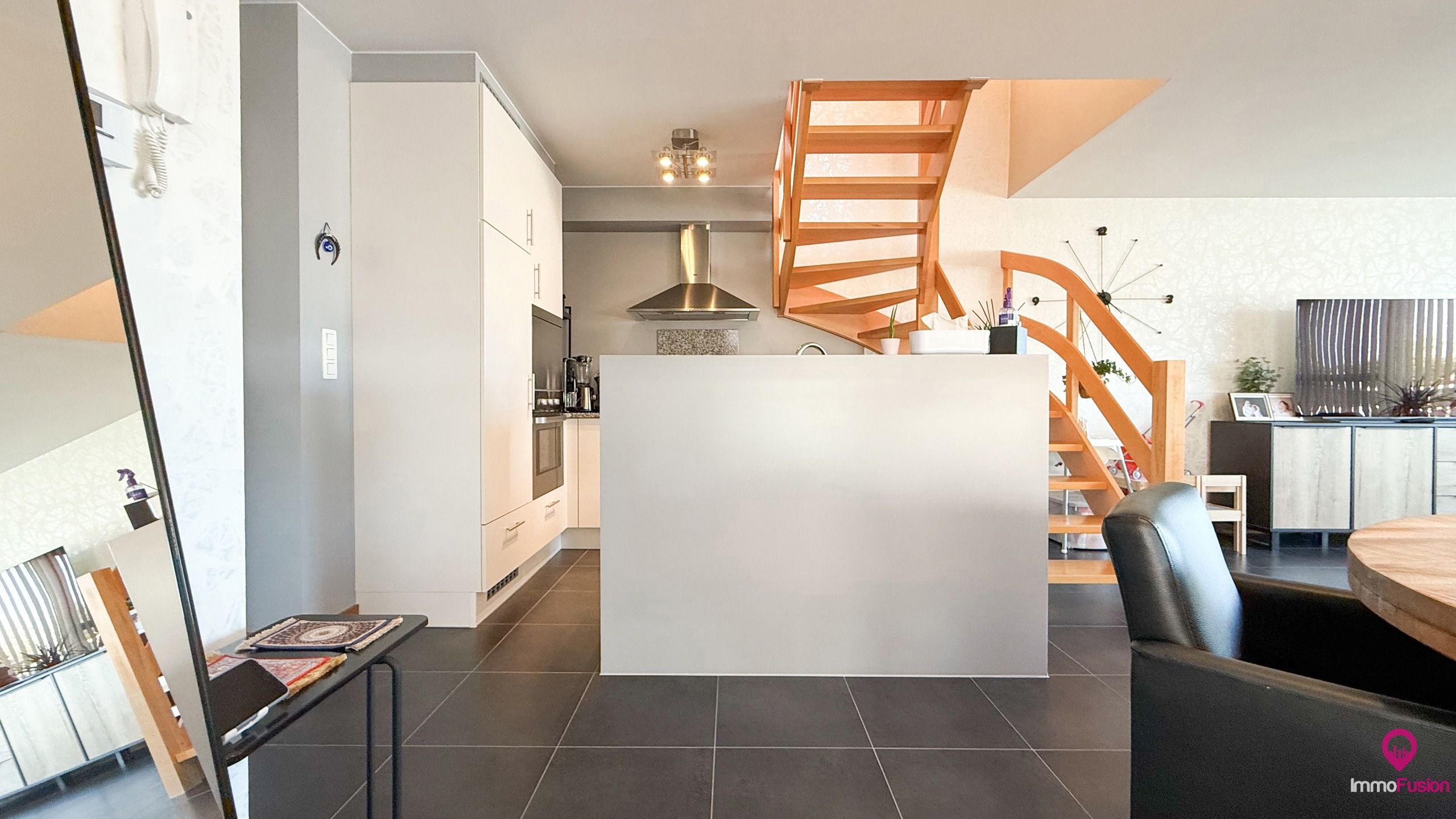 Instapklaar duplex appartement met 3 slaapkamers en terras! foto 9