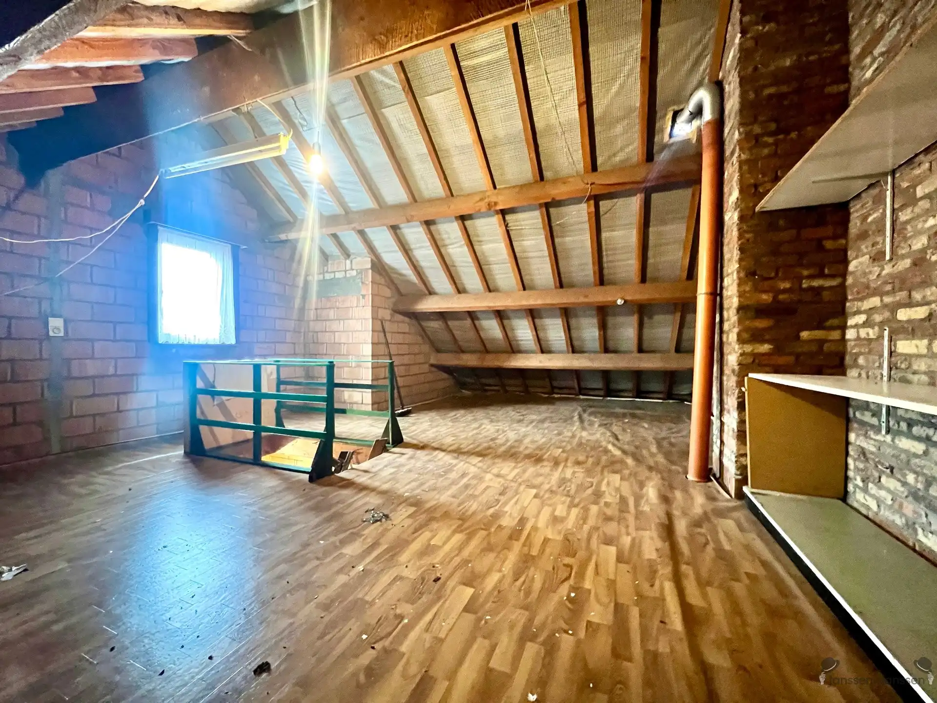 Charmante woning met garage foto 18