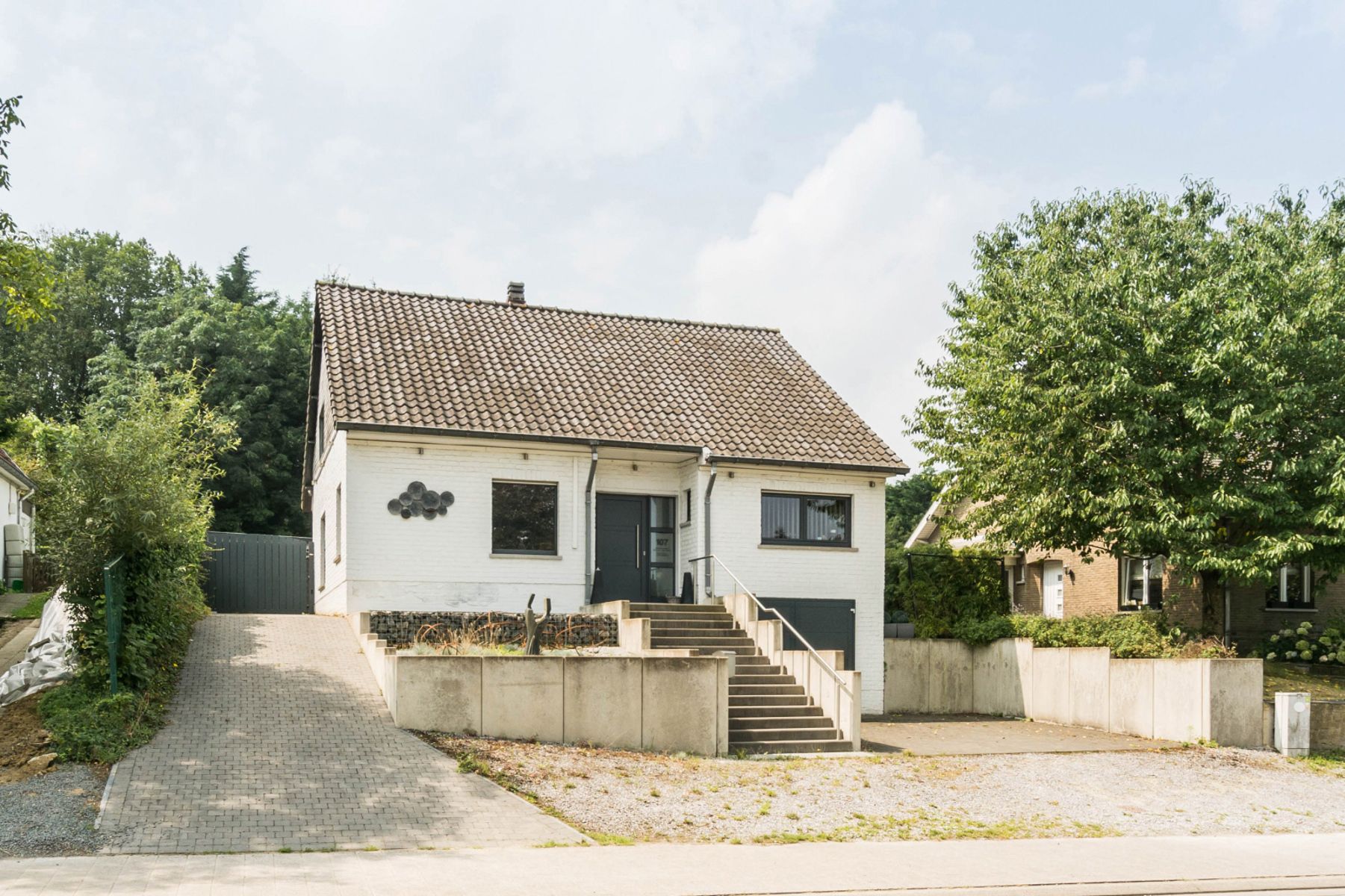 Ruime, verzorgde & instapklare woning OB met garages en tuin foto 1