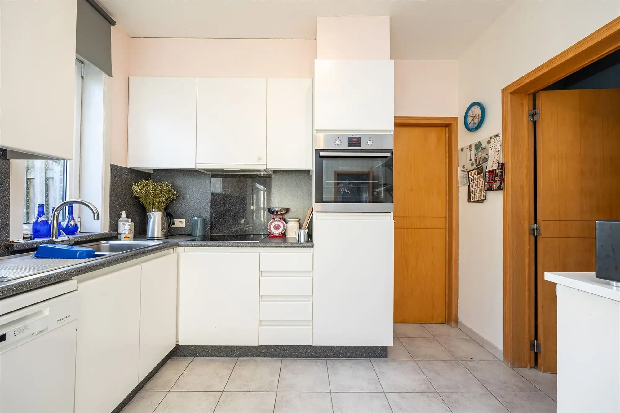 instapklaar huis met drie slaapkamers en ruime tuin foto 10
