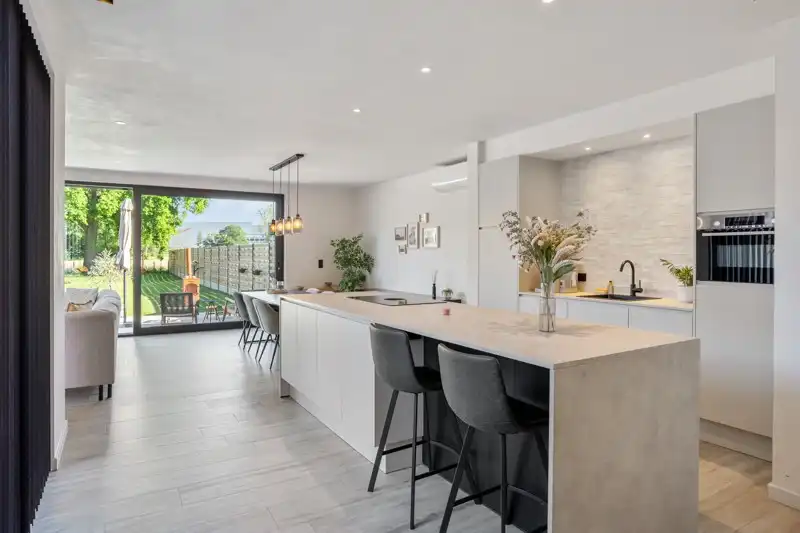 Moderne, zeer energiezuinige nieuwbouwwoning met 3 slaapkamers en carport op 6are74ca foto 4