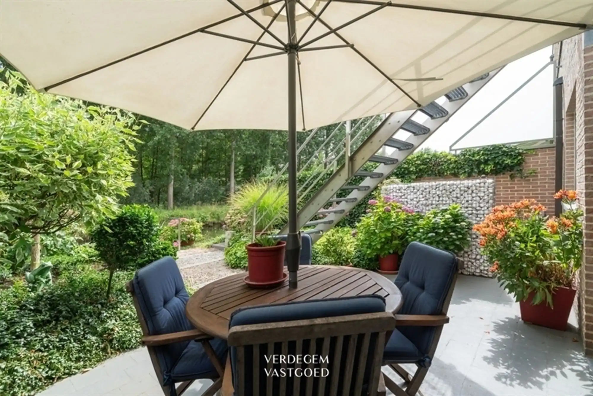 Luxueus en ruim wonen met aanlegsteiger aan de Moervaart foto 9