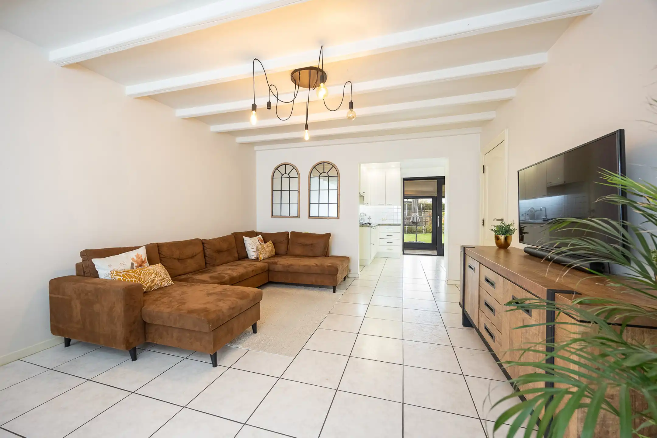 Gunstig gelegen woning met drie slaapkamers en garage foto 4