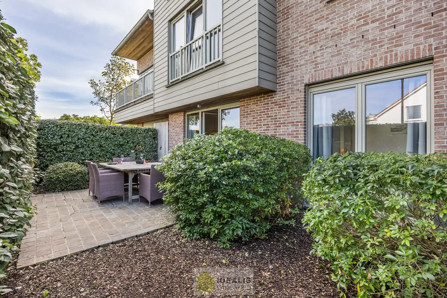 IDEALIS VASTGOED - HEERLIJK GELIJKVLOERS VAKANTIE-APPARTEMENT TE ZEEBRUGGE-BAD OP WANDELAFSTAND VAN HET STRAND EN DE DUINEN! EEN FIJNE PLEK BESTAANDE UIT EEN LICHTRIJKE LEEFRUIMTE MET OPEN KEUKEN EN BERGING, 1 RUIME SLAAPKAMER, 1 INPANDIGE KINDERKAMER, EEN EXTRA RUIM TERRAS EN EEN GOED TOEGANKELIJKE ONDERGRONDSE PARKEERPLAATS (AUTOLIFT) EN KELDERBERGING! foto 33