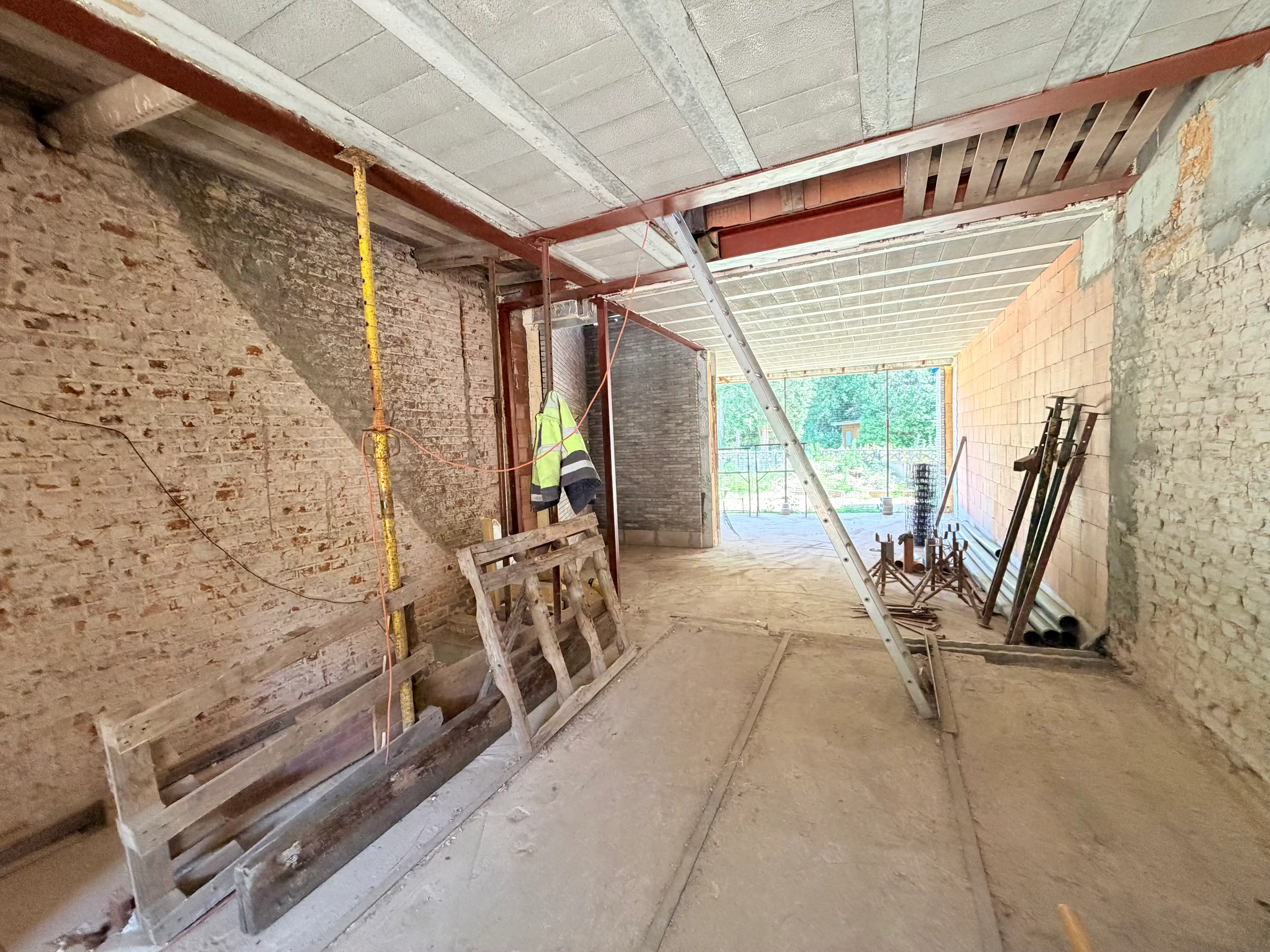Genk - Fransebosstraat 53: Naar wens af te werken woning met veel potentieel en ruime tuin. foto 8