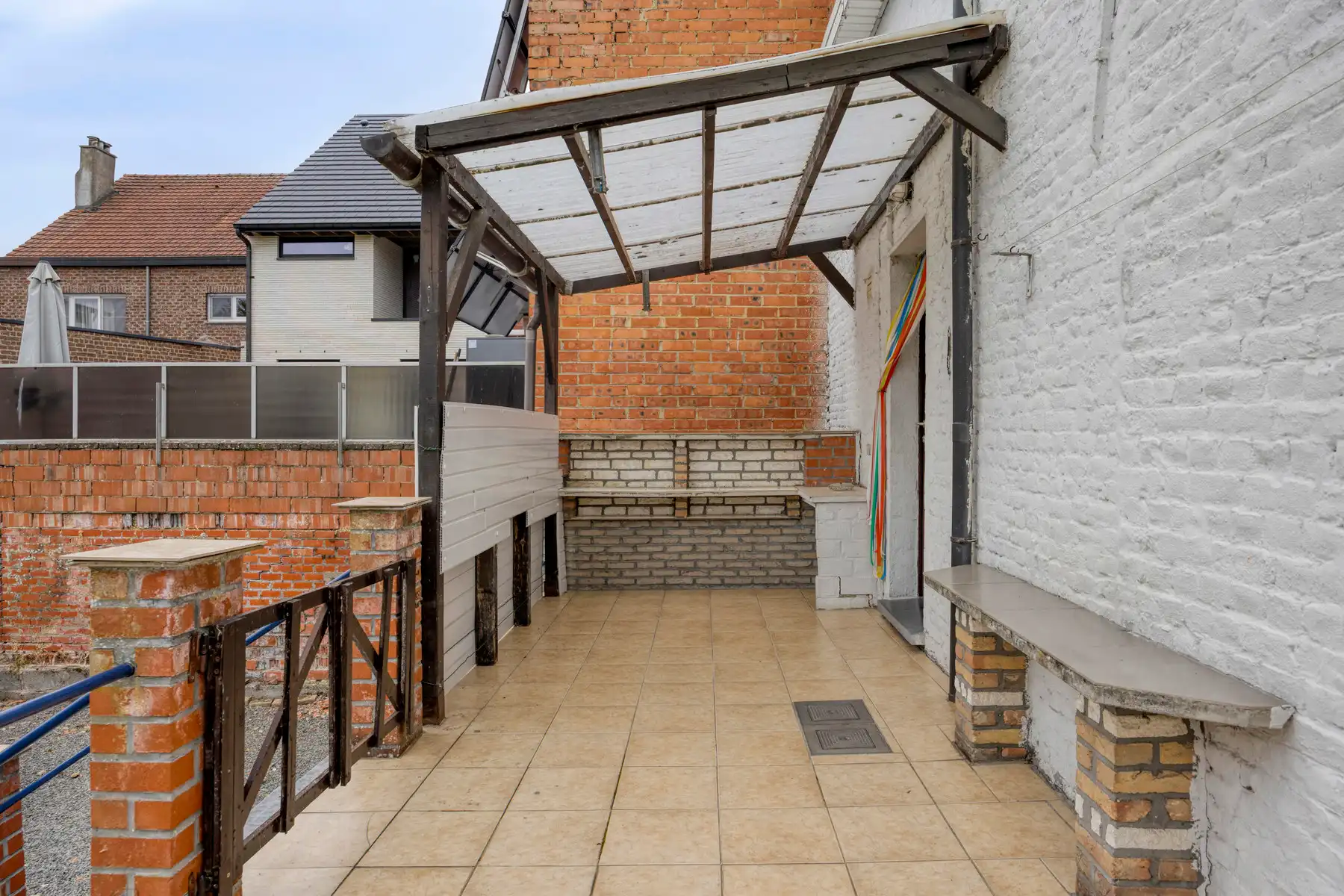 Charmante te renoveren woning met tuin foto 21