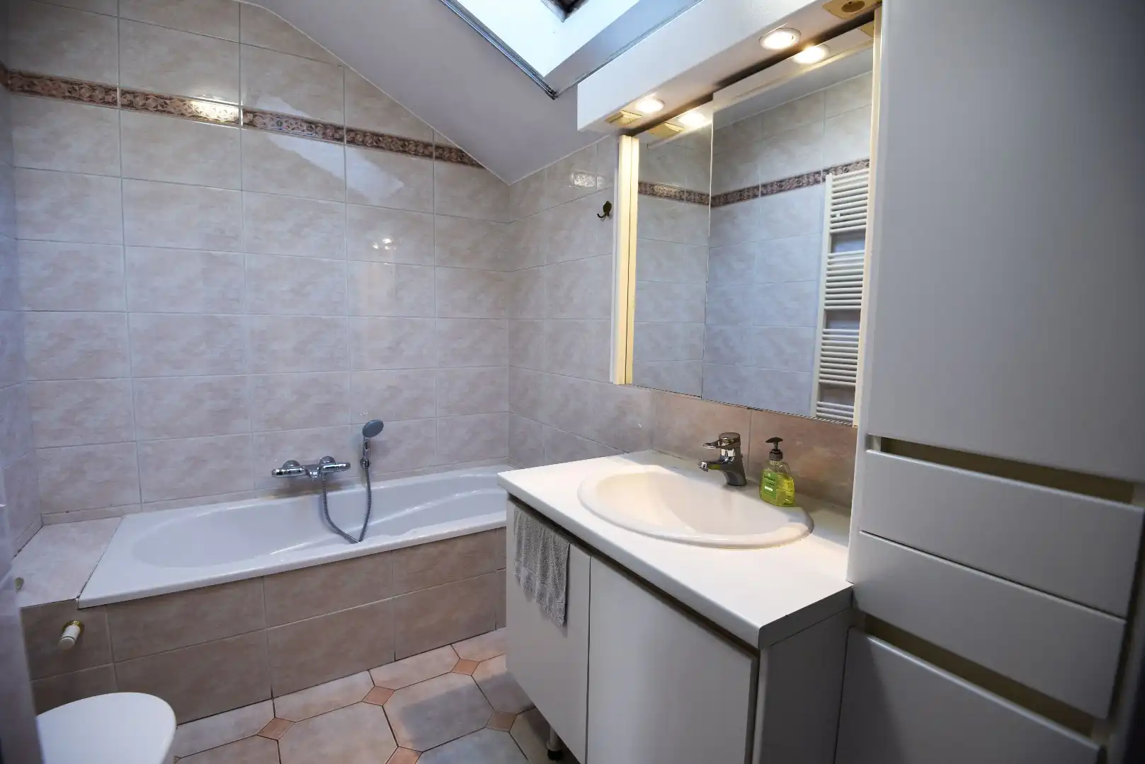 HOB met 3 slaapkamers, garage en tuin te Adegem foto 7