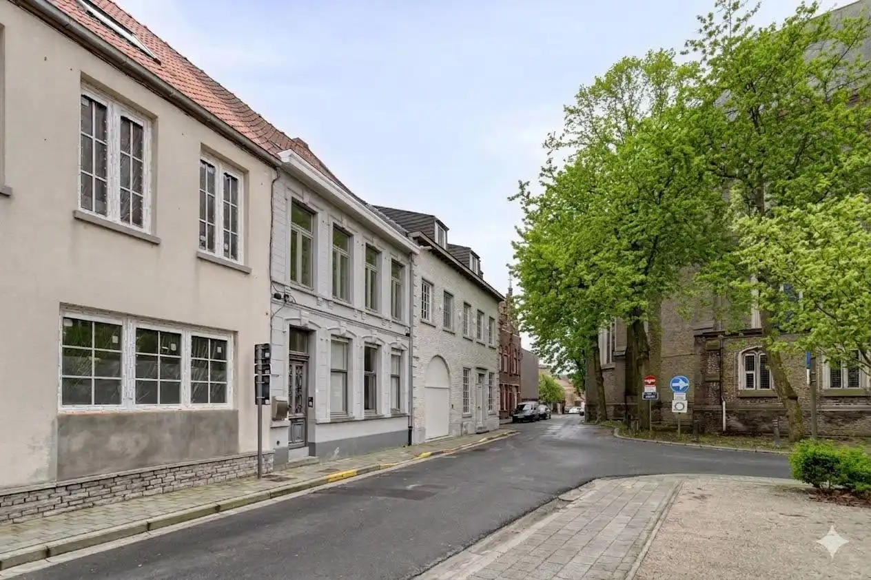 Instapklaar burgerhuis te koop in het centrum van Izegem. foto 3