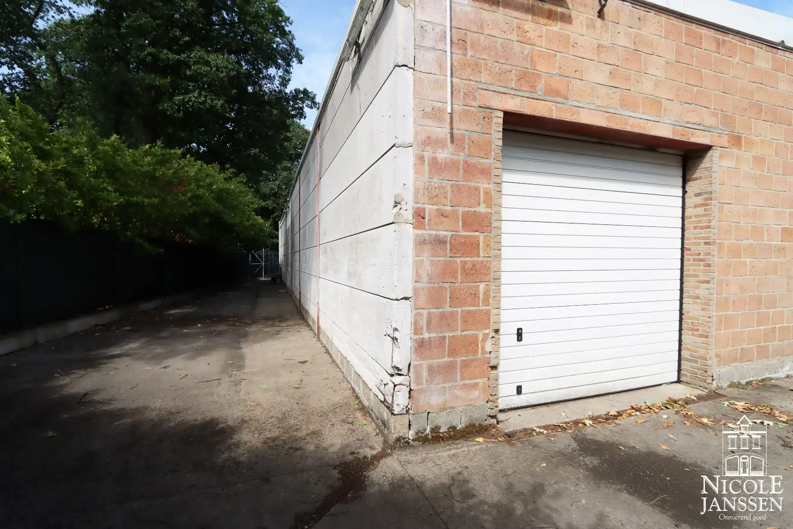 Handelspand met grote loods en bovengelegen woonst net buiten het centrum van Maaseik foto 28