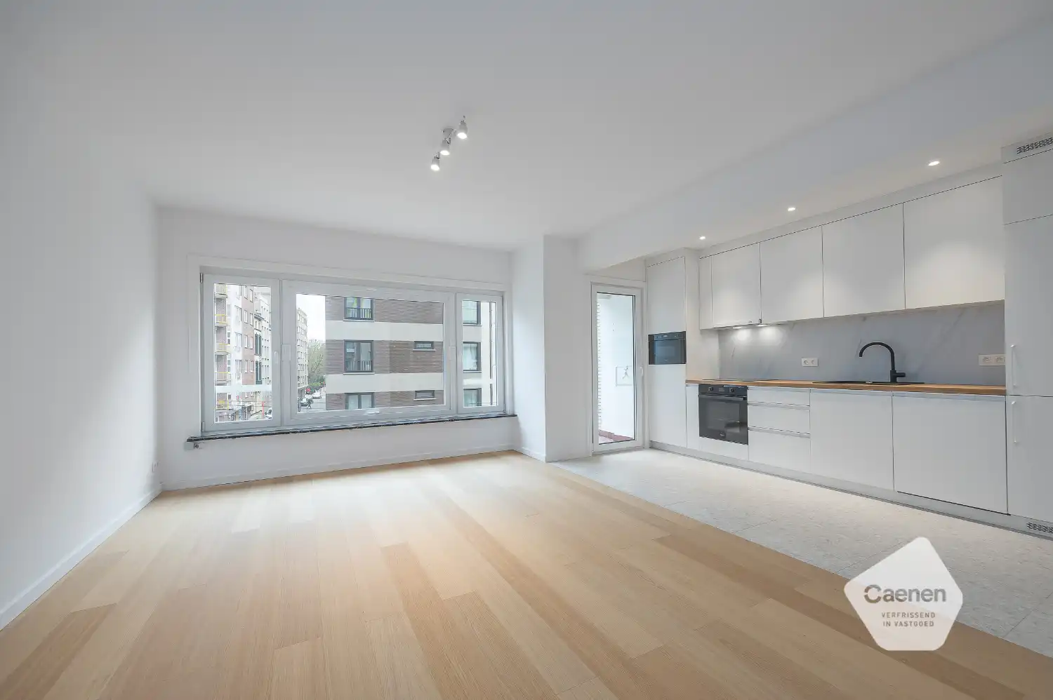 Gerenoveerd twee slaapkamer appartement in centrum Oostende! foto 2