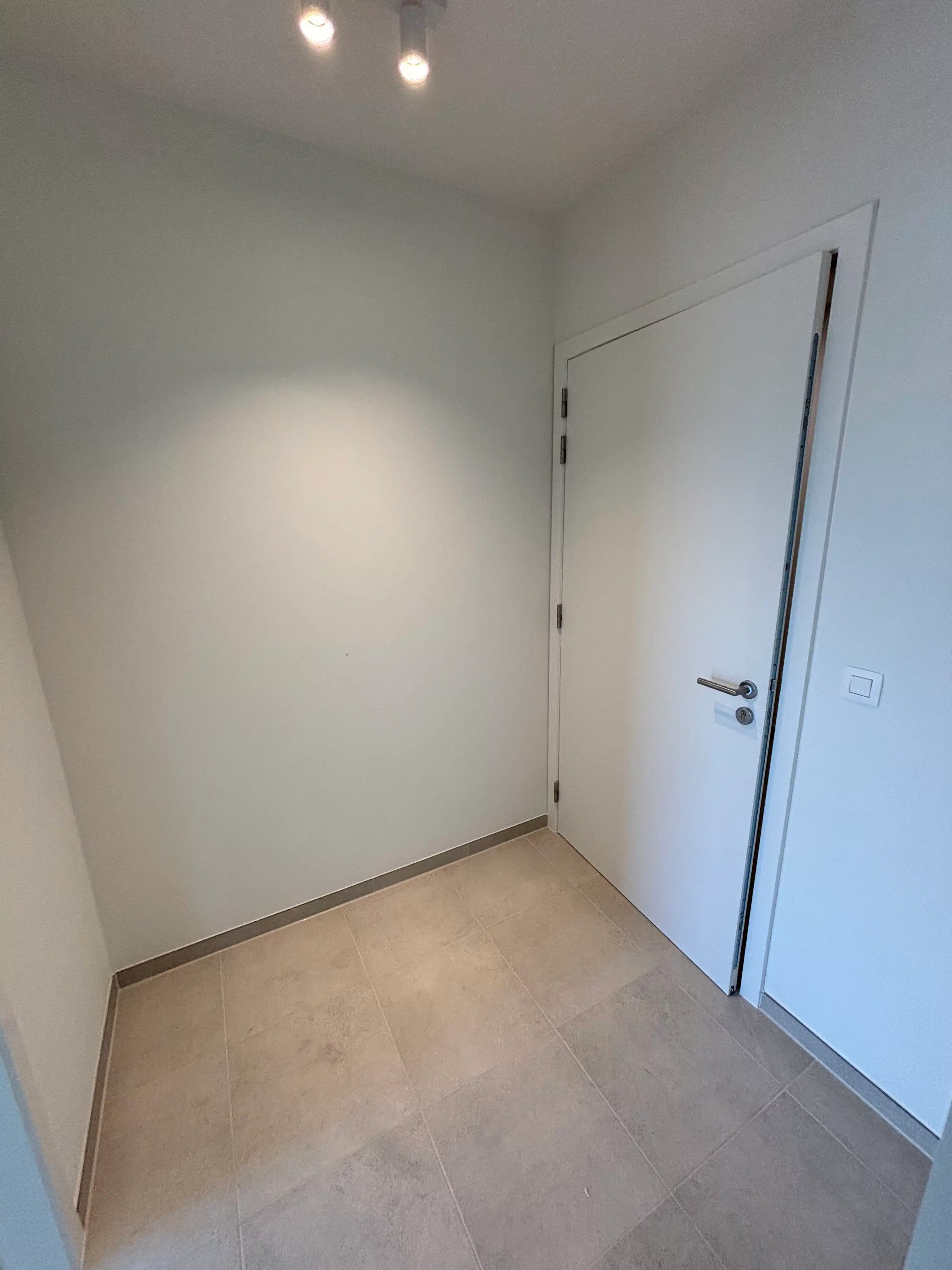 Nieuwbouw 2-slaapkamerappartement met bureau/dressing foto 7