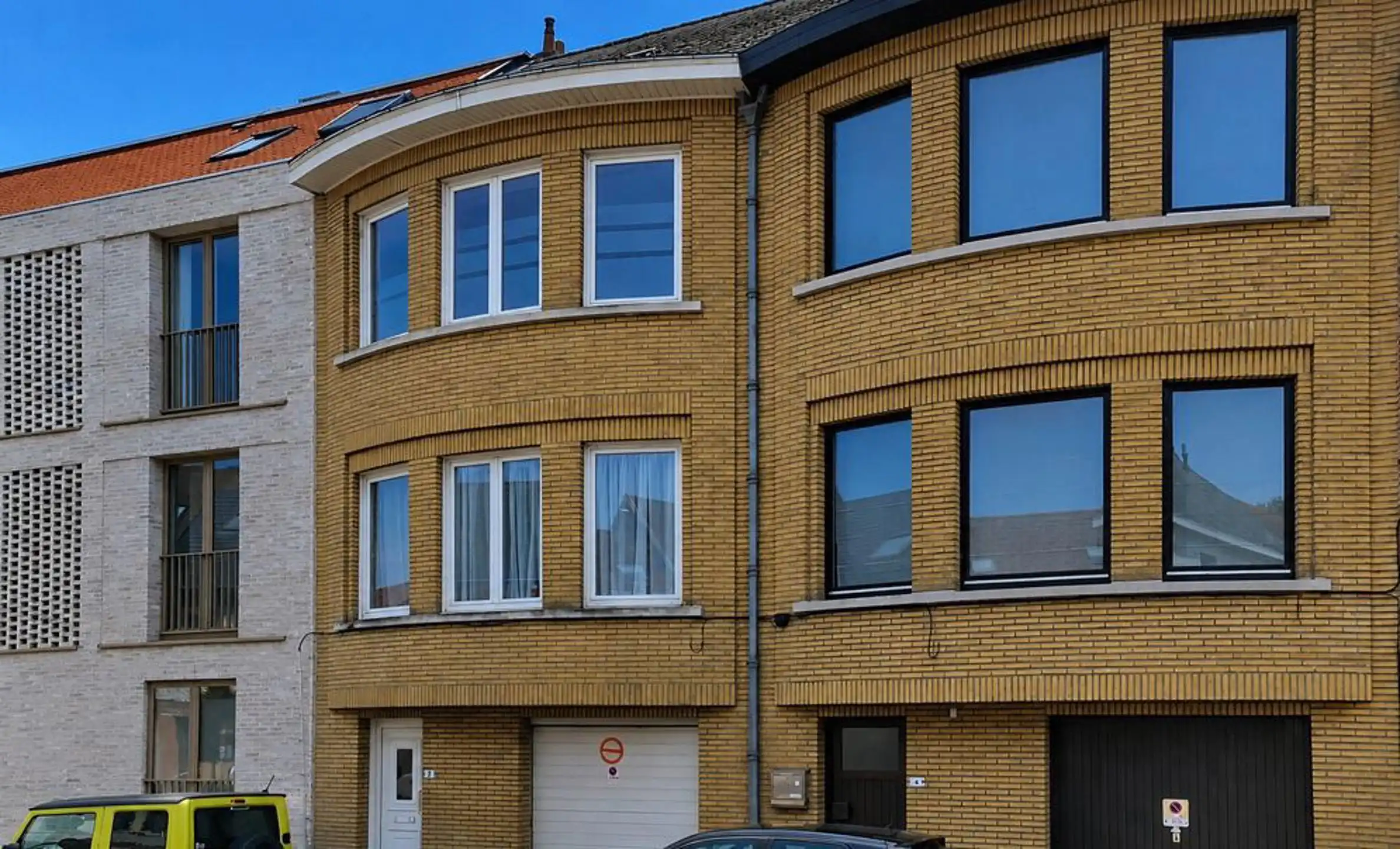 Bel-etagewoning met garage en tuin om op te frissen foto 21