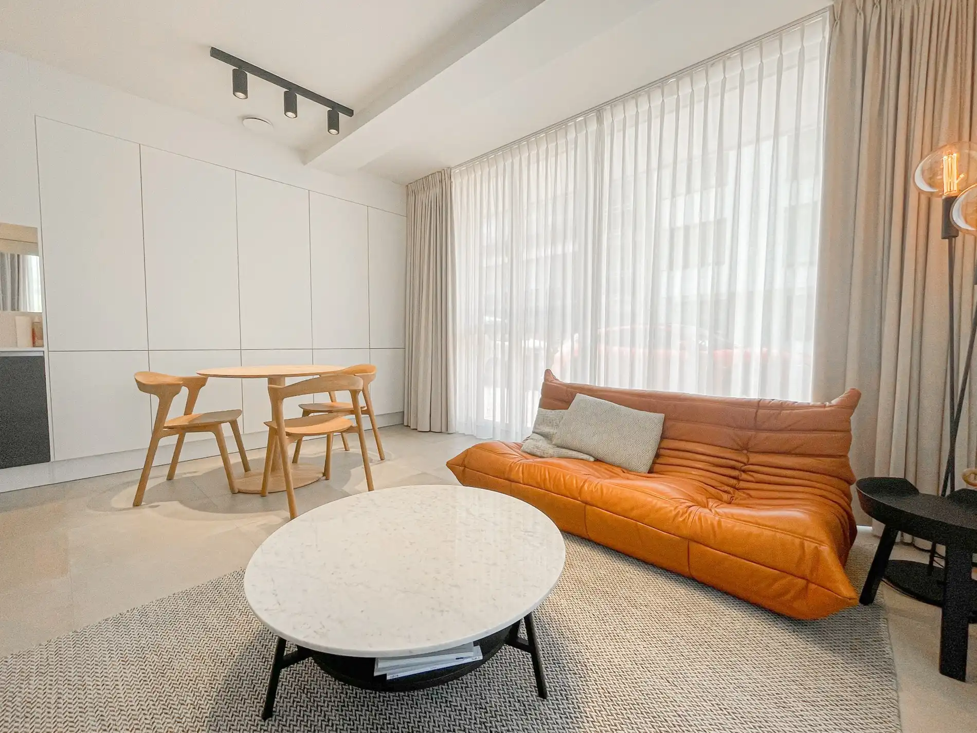 Subliem smaakvol ingericht hoek appartement gelegen in een recente residentie. foto 4