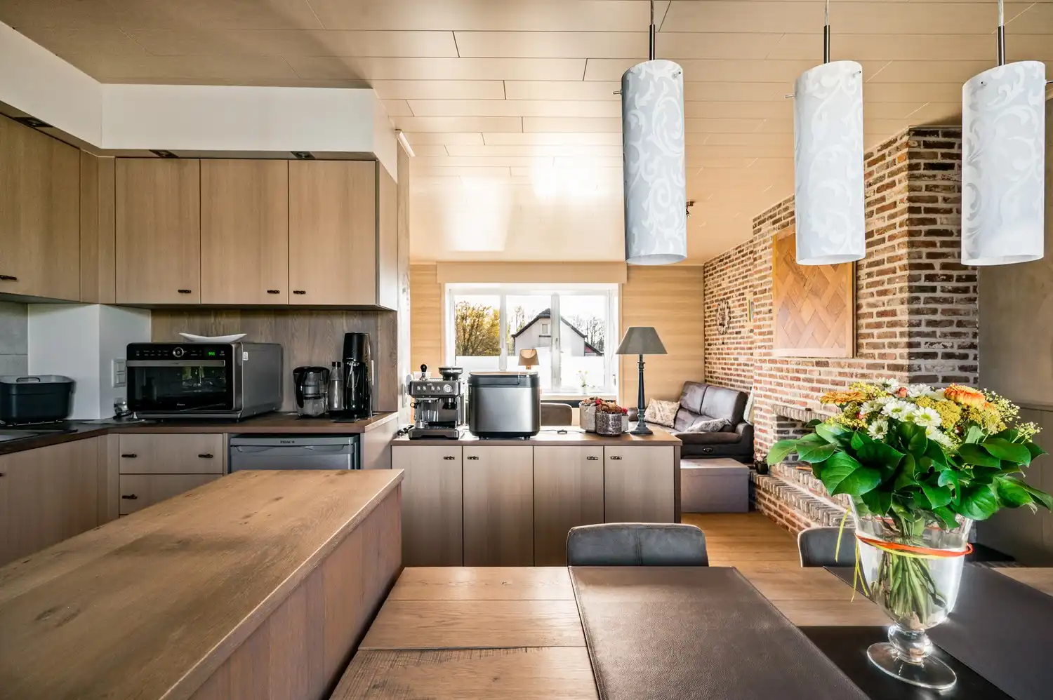Woning met 2 slpkrs en bijgebouw met veel potentieel foto 3