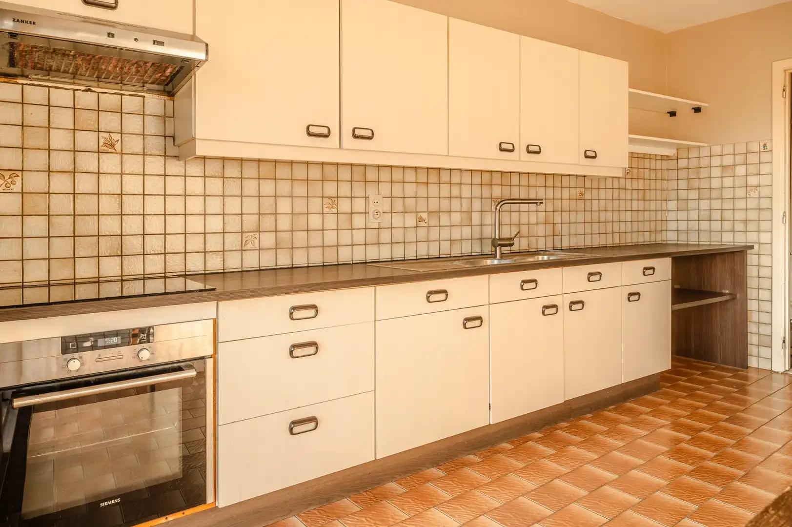 Ruim en lichtrijk appartement met garage foto 7