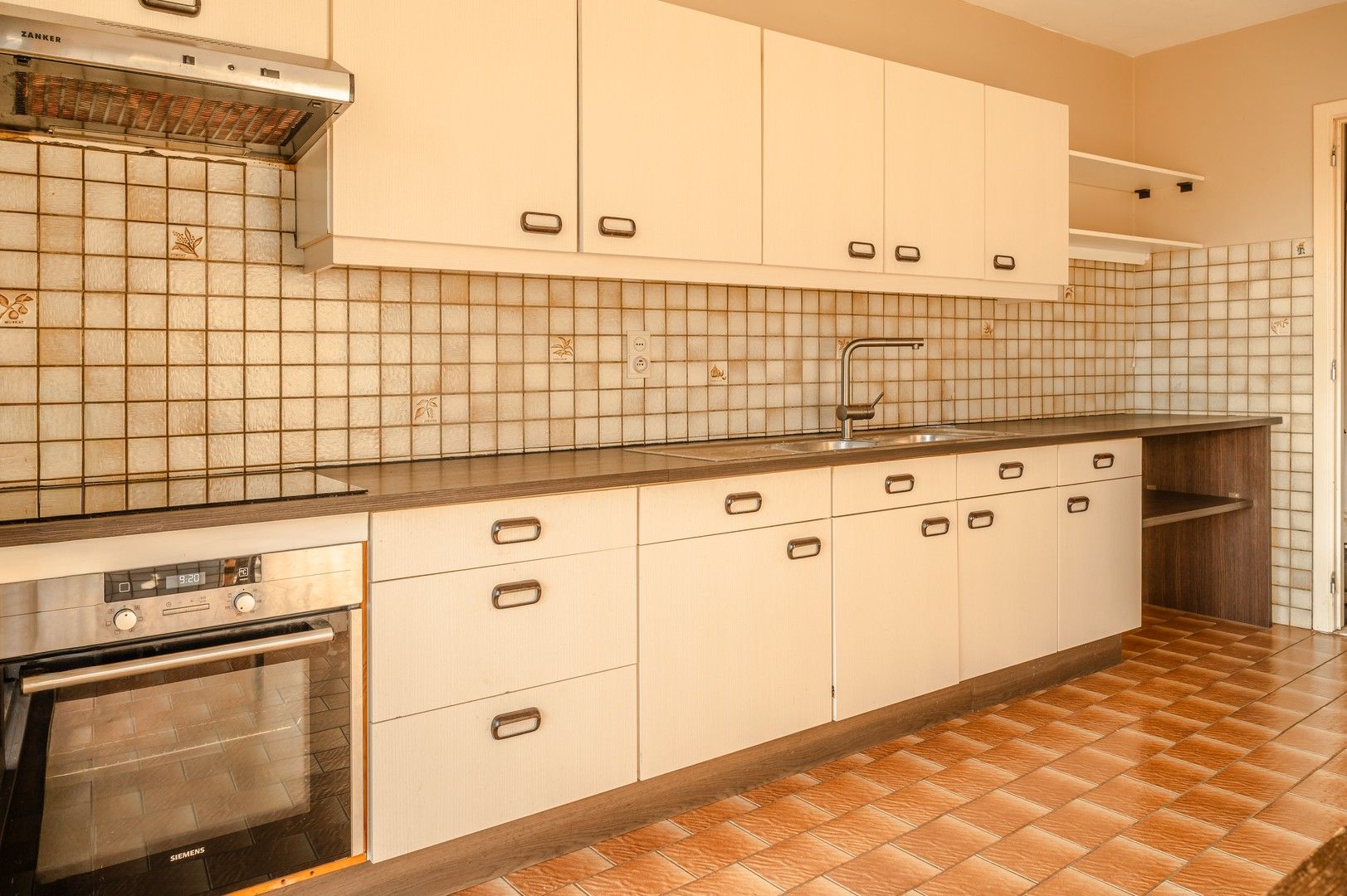 Ruim en lichtrijk appartement met garage foto 8