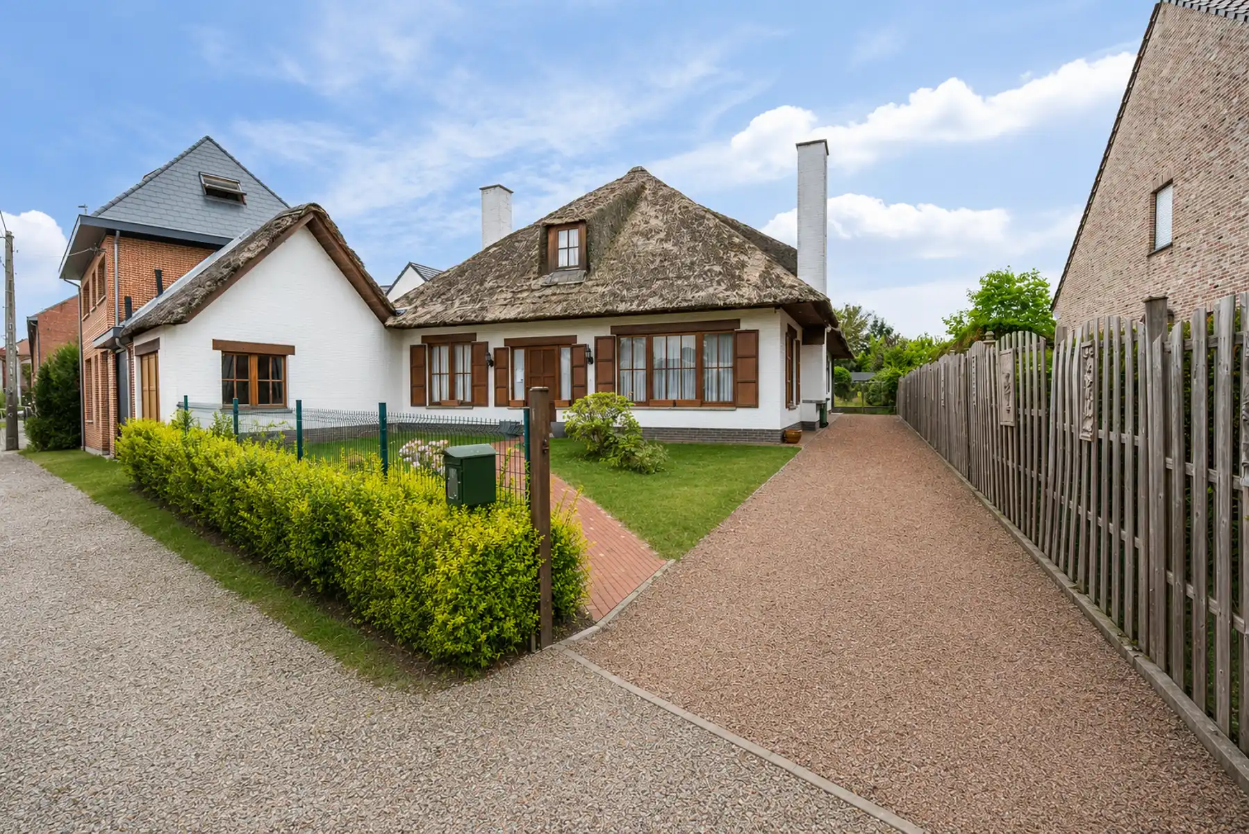 Bungalow met 4 slaapkamers, zolder, garage en tuin  foto 14