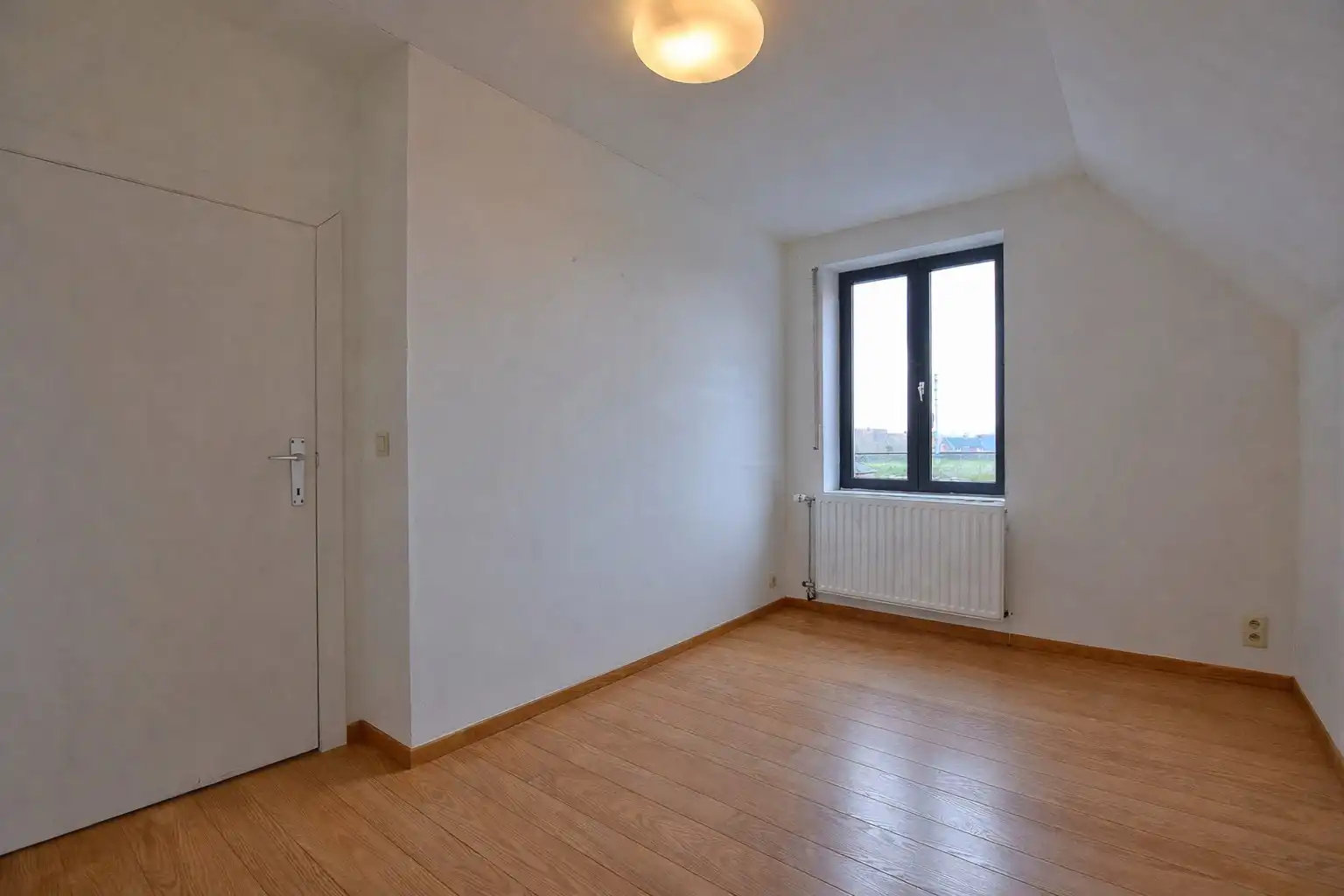 Instapklare gezinswoning met 3 slaapkamers en garage in het centrum van Diksmuide. foto 14