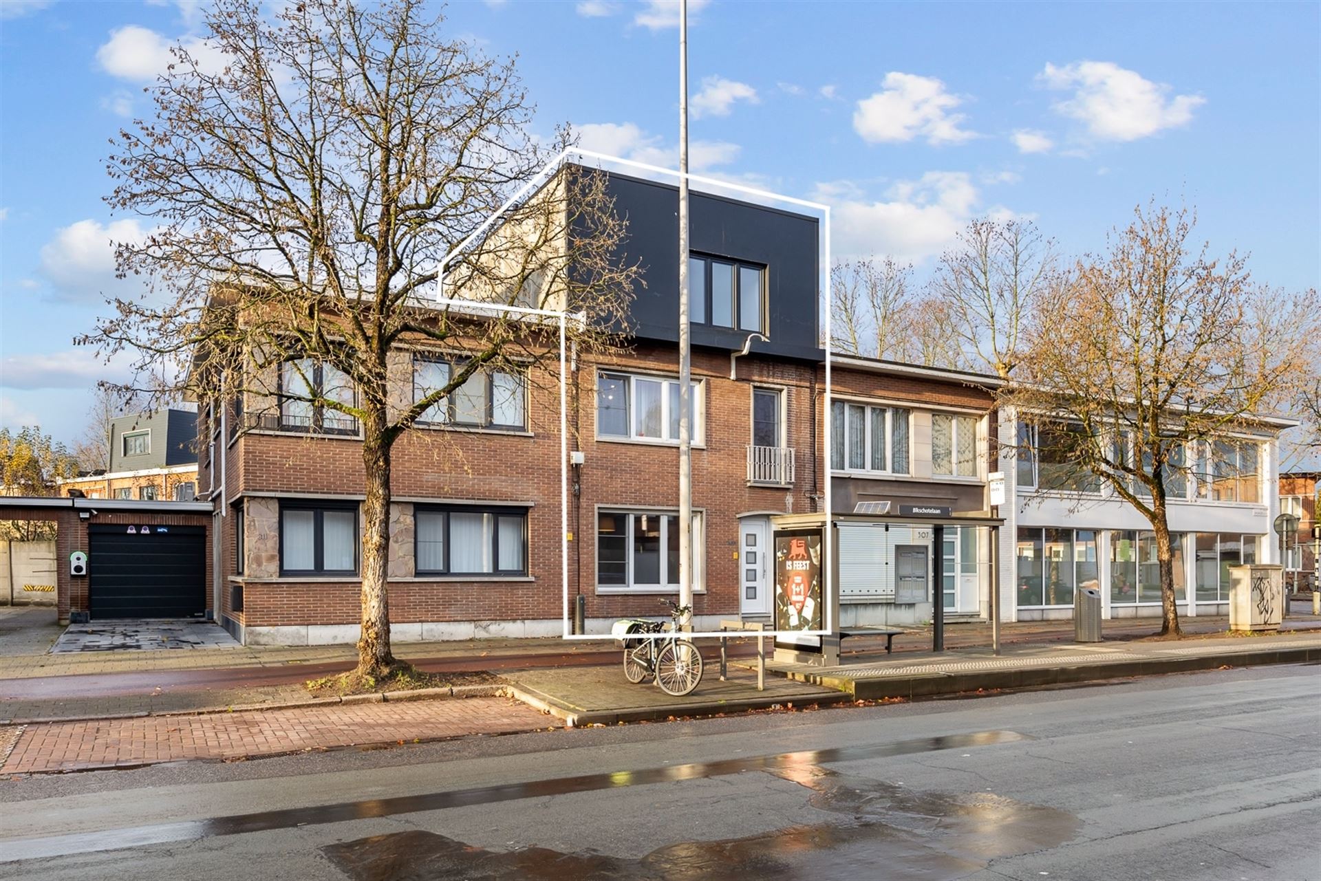 Instapklare en Ruime Gezinwoning met Tuin en Garage foto {{pictureIndex}}