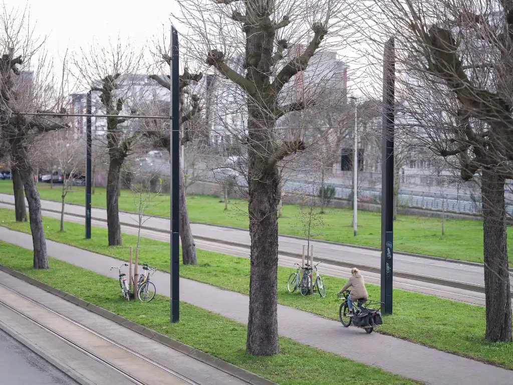 Instapklaar en lichtrijk 3-slpk appartement met ruim terras aan de achterzijde foto 2