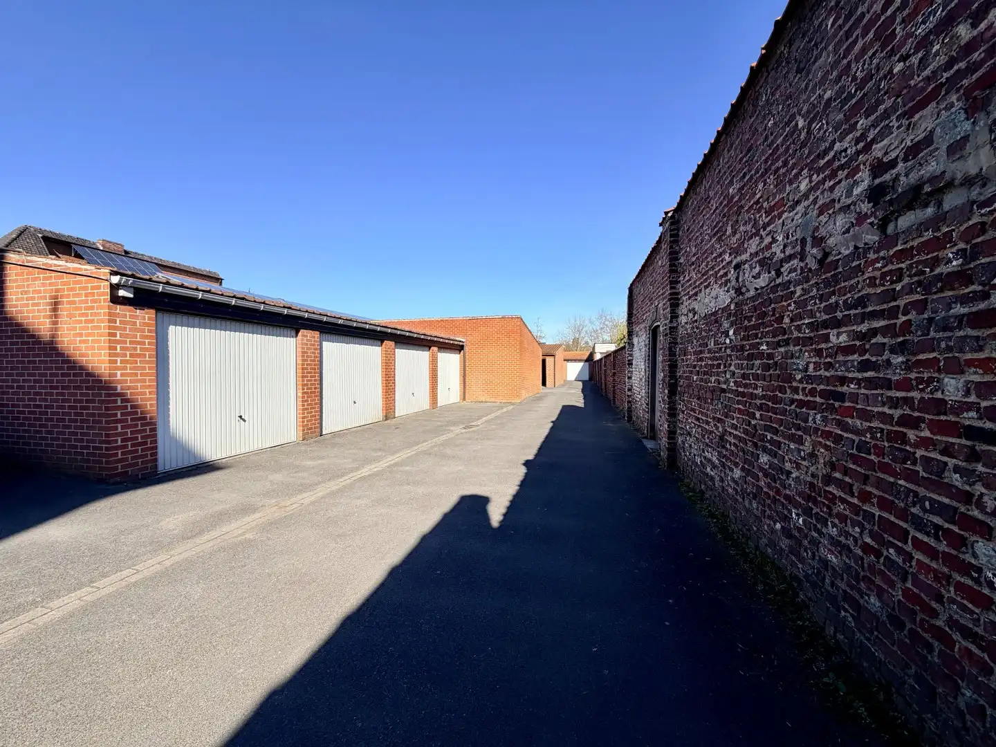 Private garagebox in afgesloten complex te centrum Roeselare! foto 4