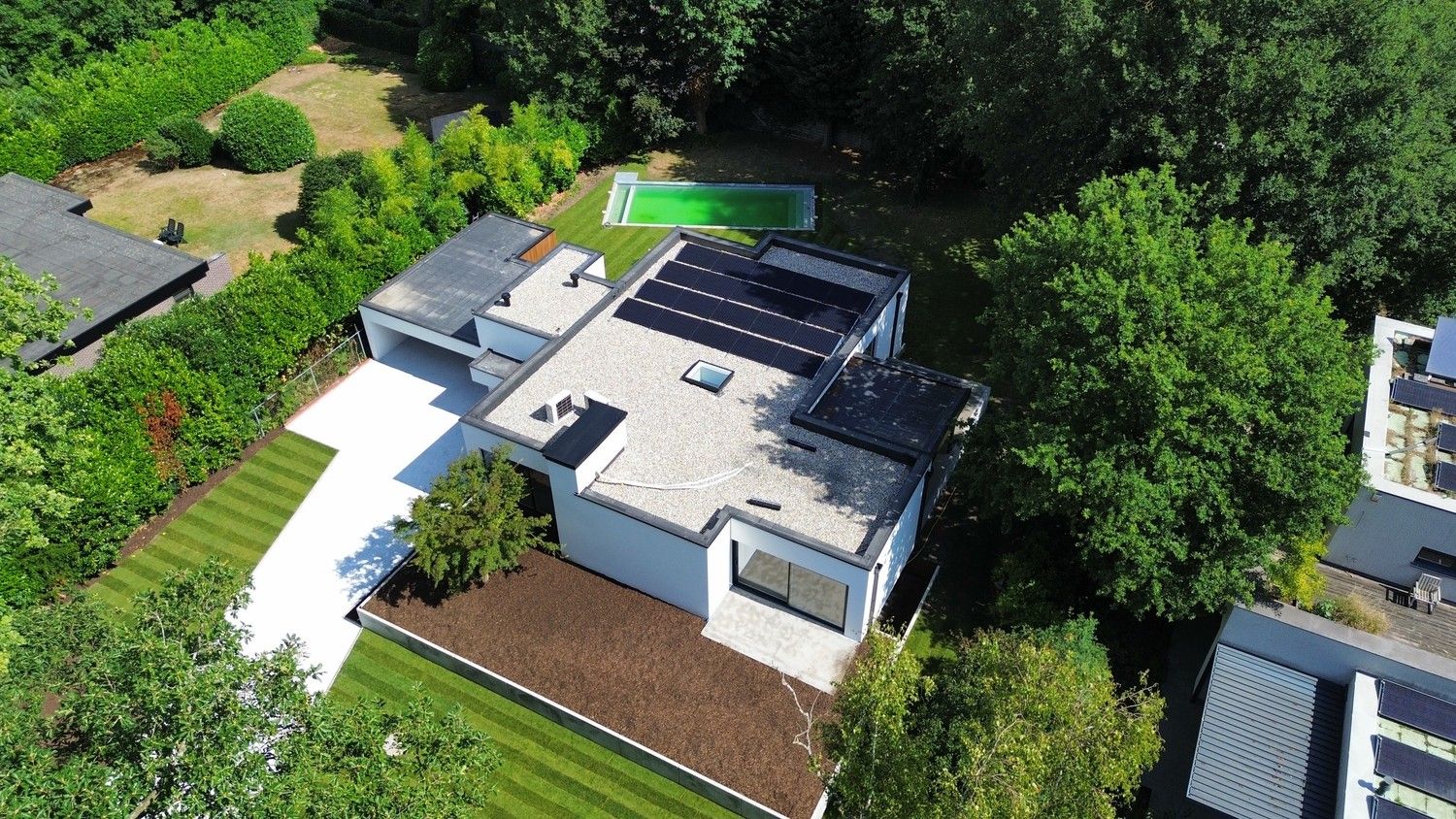Exclusieve villa met zwembad en topafwerking op 16a50ca in Maasmechelen foto 31