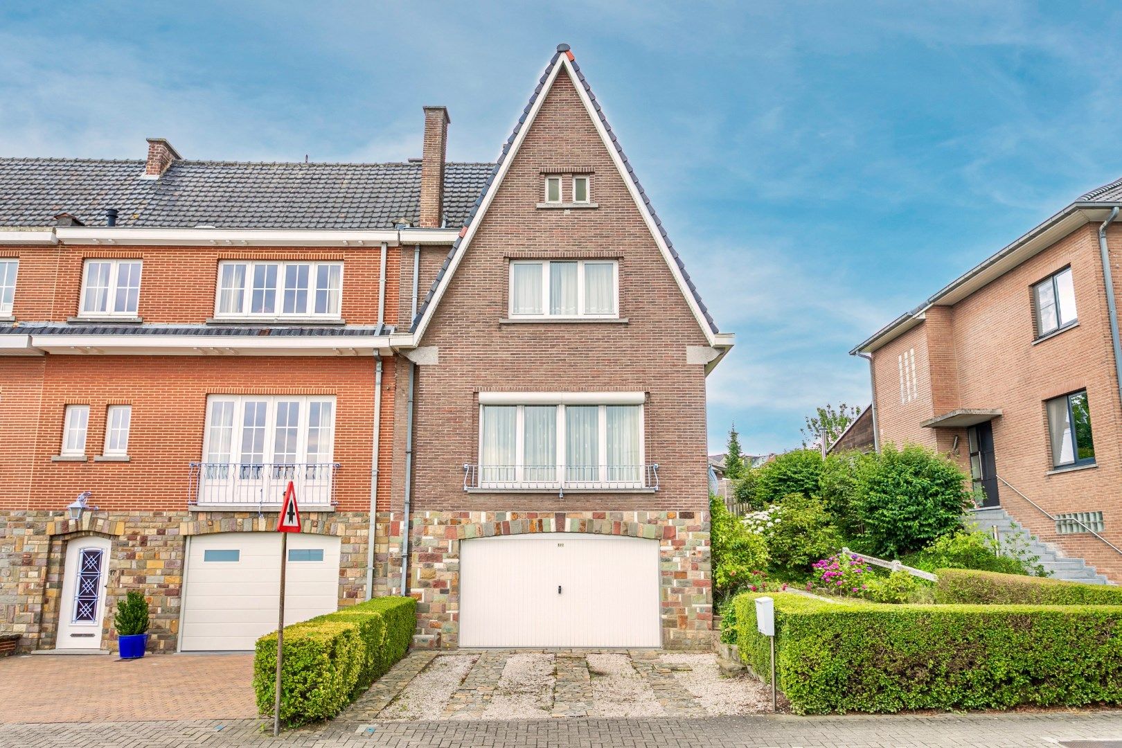 Hoofdfoto van de publicatie: Woning met 2 (mogelijk 3) slpk. , tuin en inpandige garage