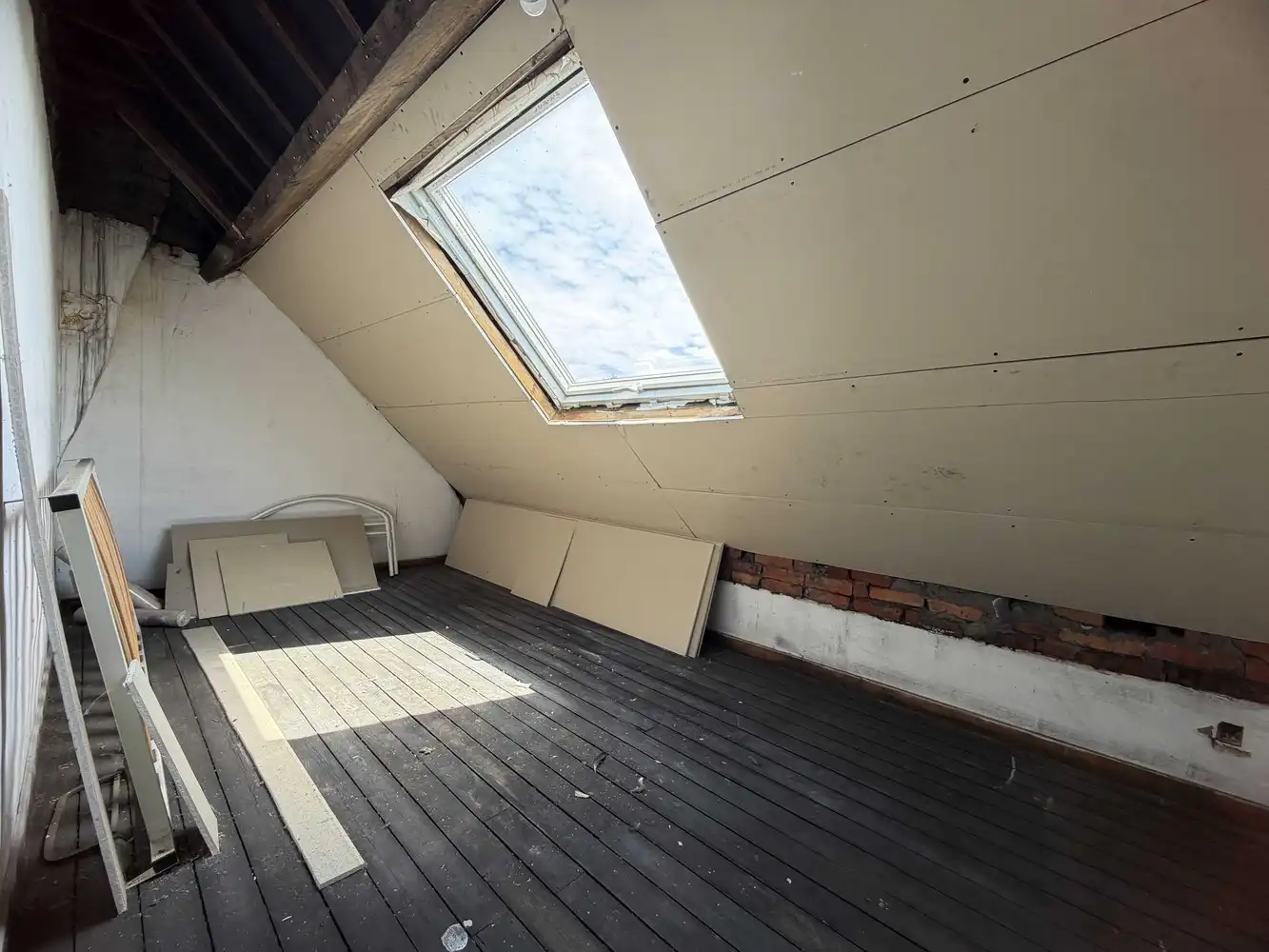 Rustig gelegen wijkwoning met zongerichte tuin foto 19