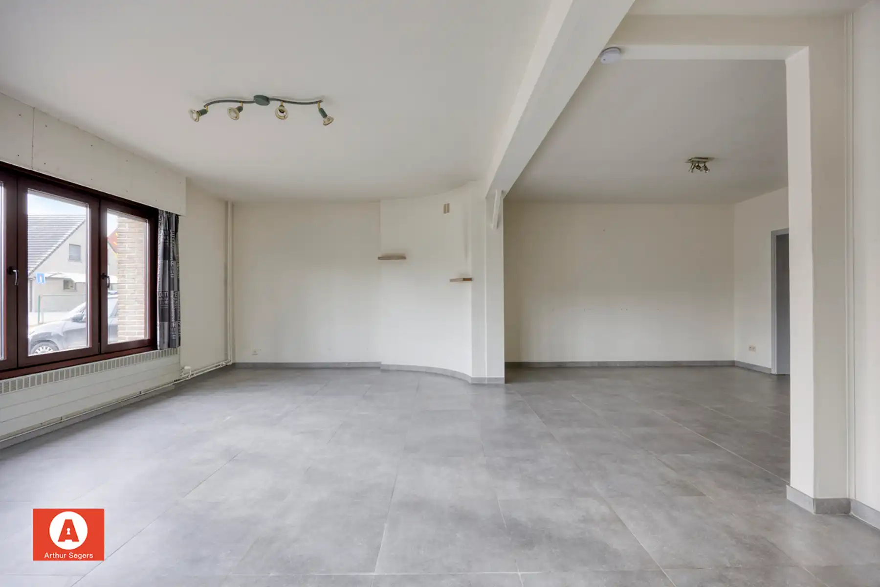 Instapklare en solide woning nabij het centrum van Opstal foto 4