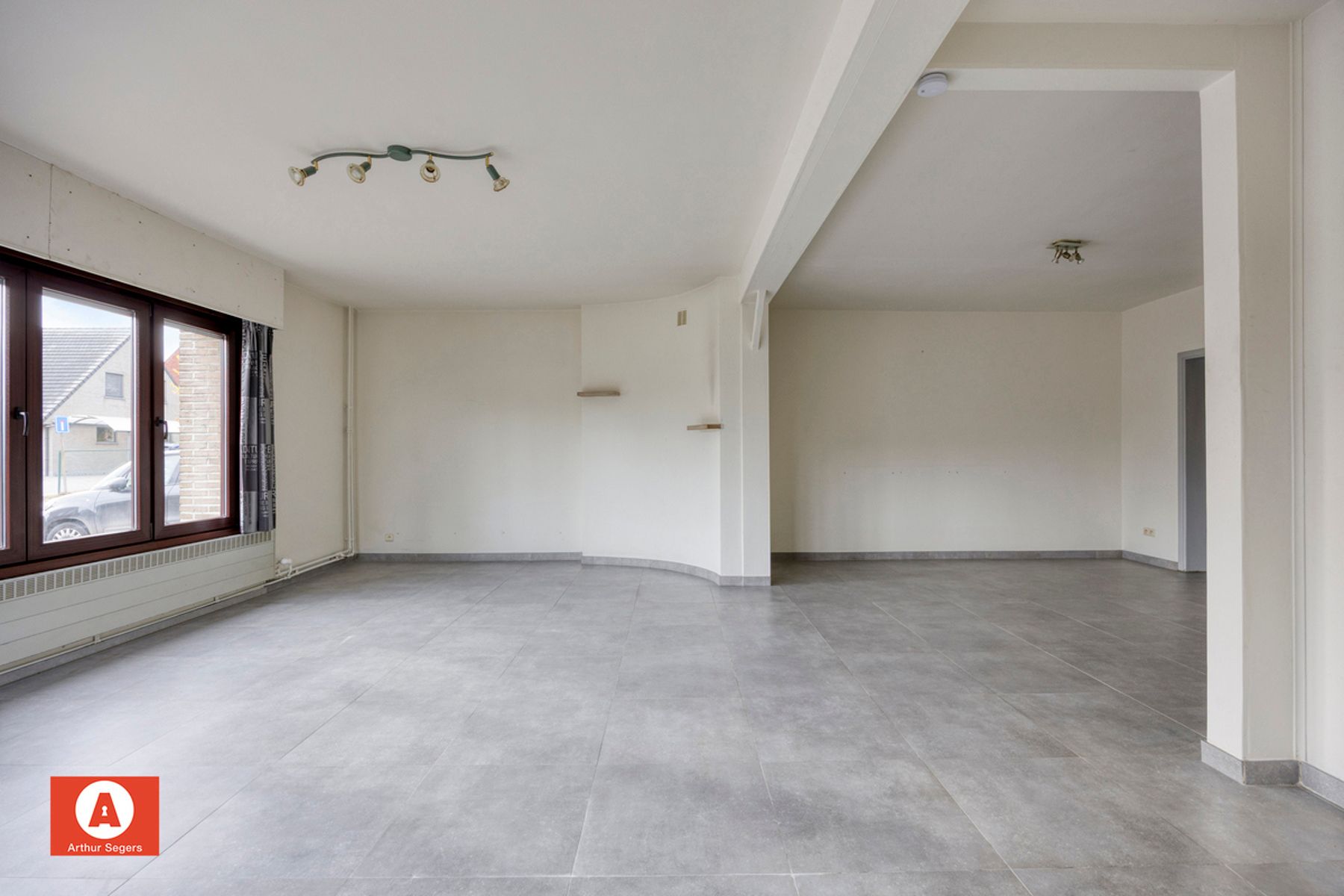 Instapklare en solide woning nabij het centrum van Opstal foto 4