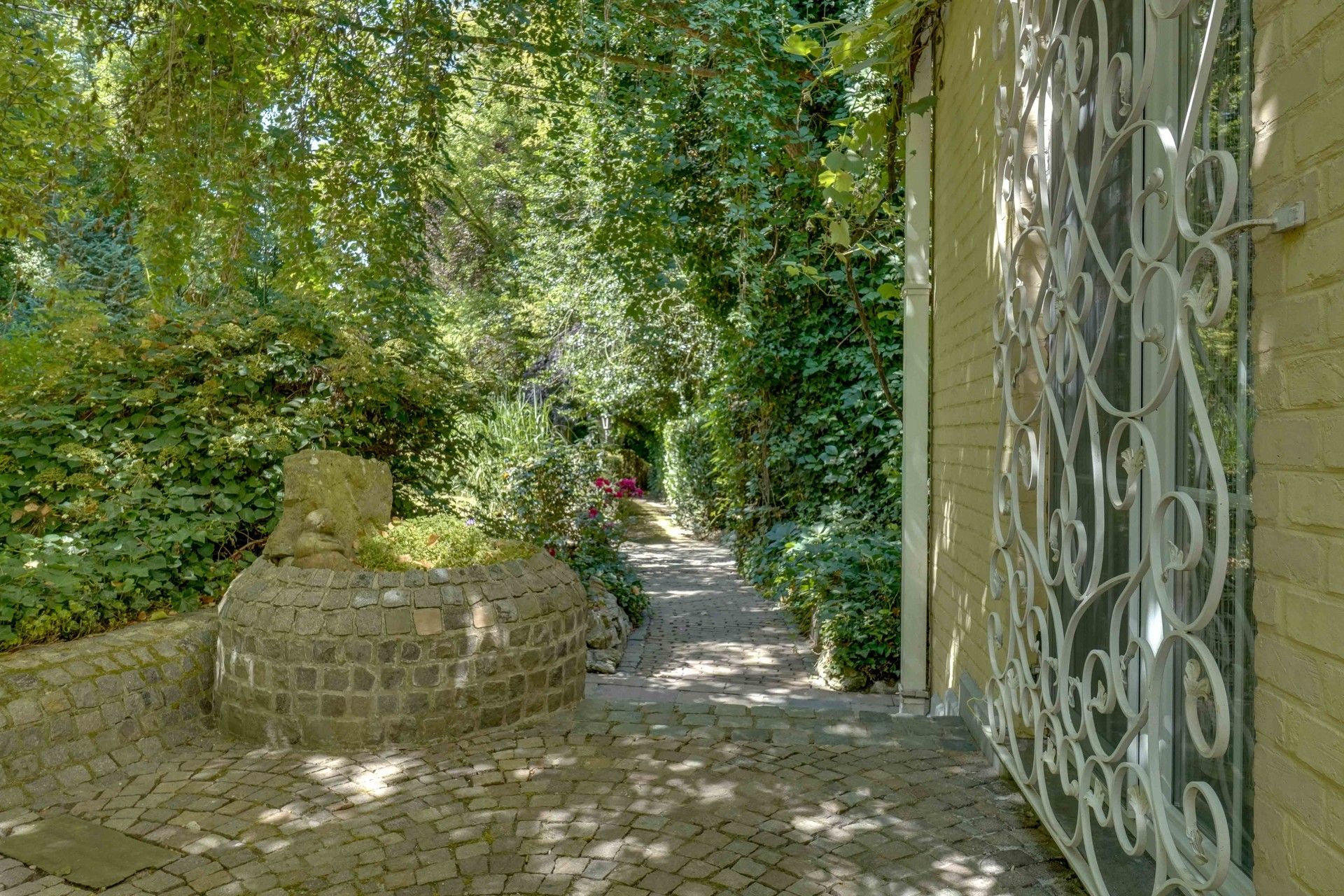 EXCLUSIEVE VILLA + BOUWGROND IN DOODLOPENDE STRAAT foto 67