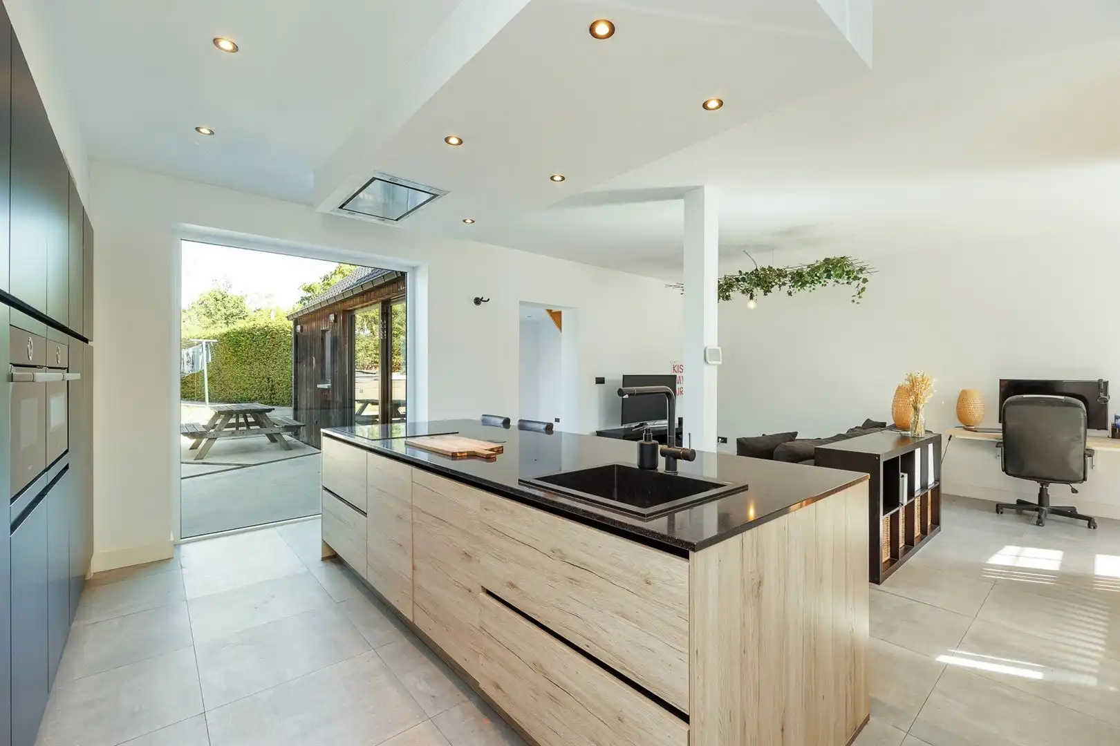 Zelf wonen of investeren? Ideaal in deze GB met tuin!! foto 8