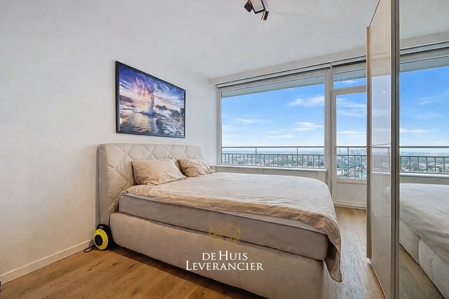 centraal gelegen, gerenoveerd appartement met panoramische zicht op 2 terrassen foto 19