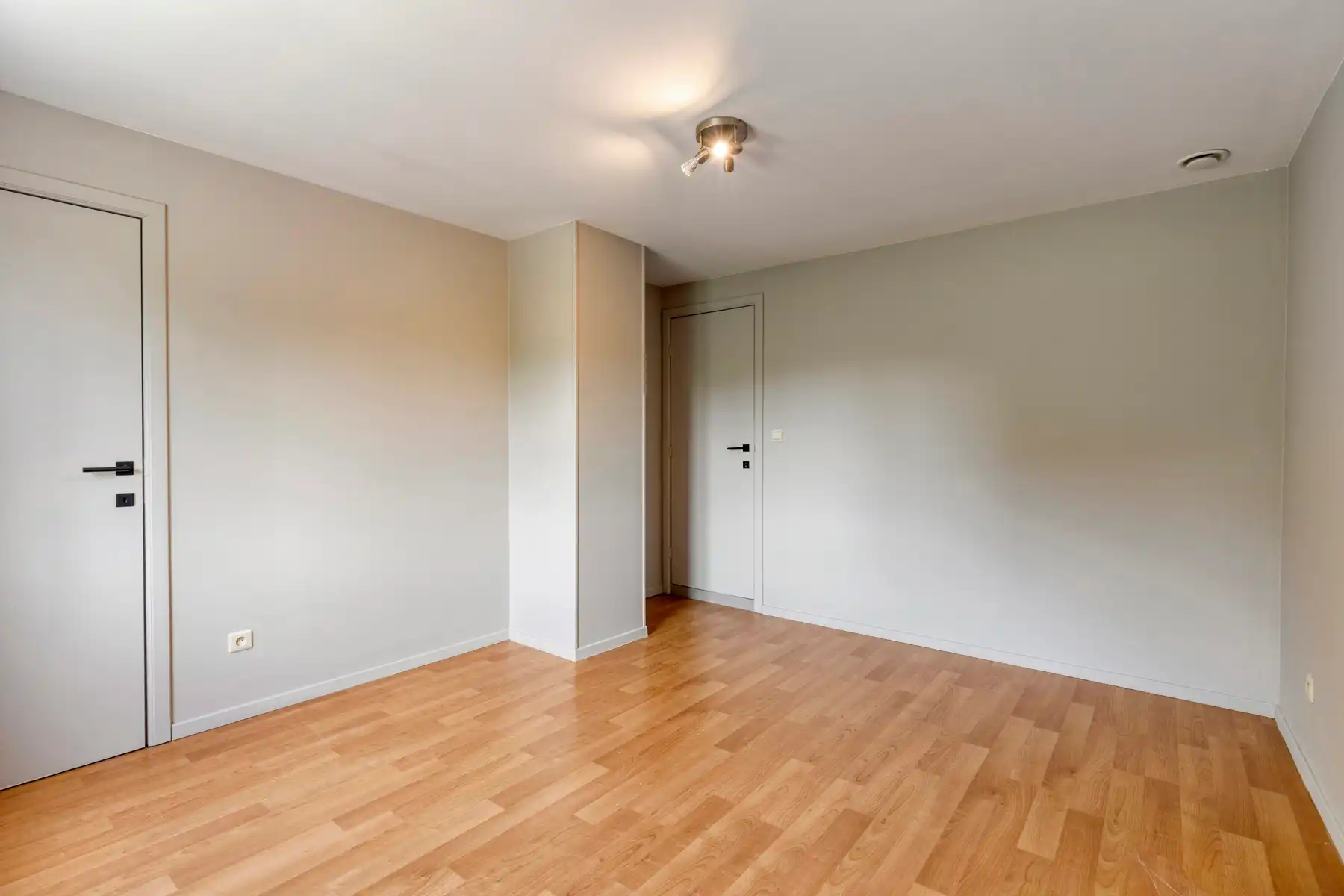 Instapklare HOB met 3 slaapkamers, garage en tuin! foto 16