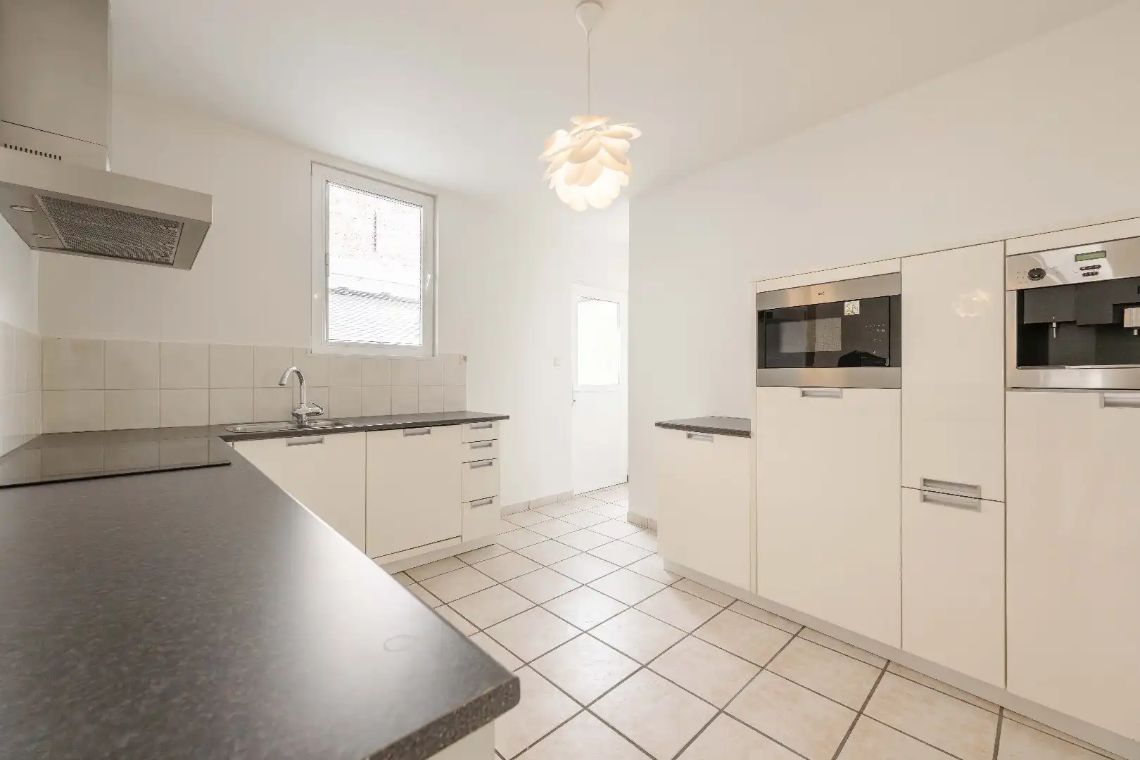 CENTRAAL GELEGEN INSTAPKLARE WONING foto 5