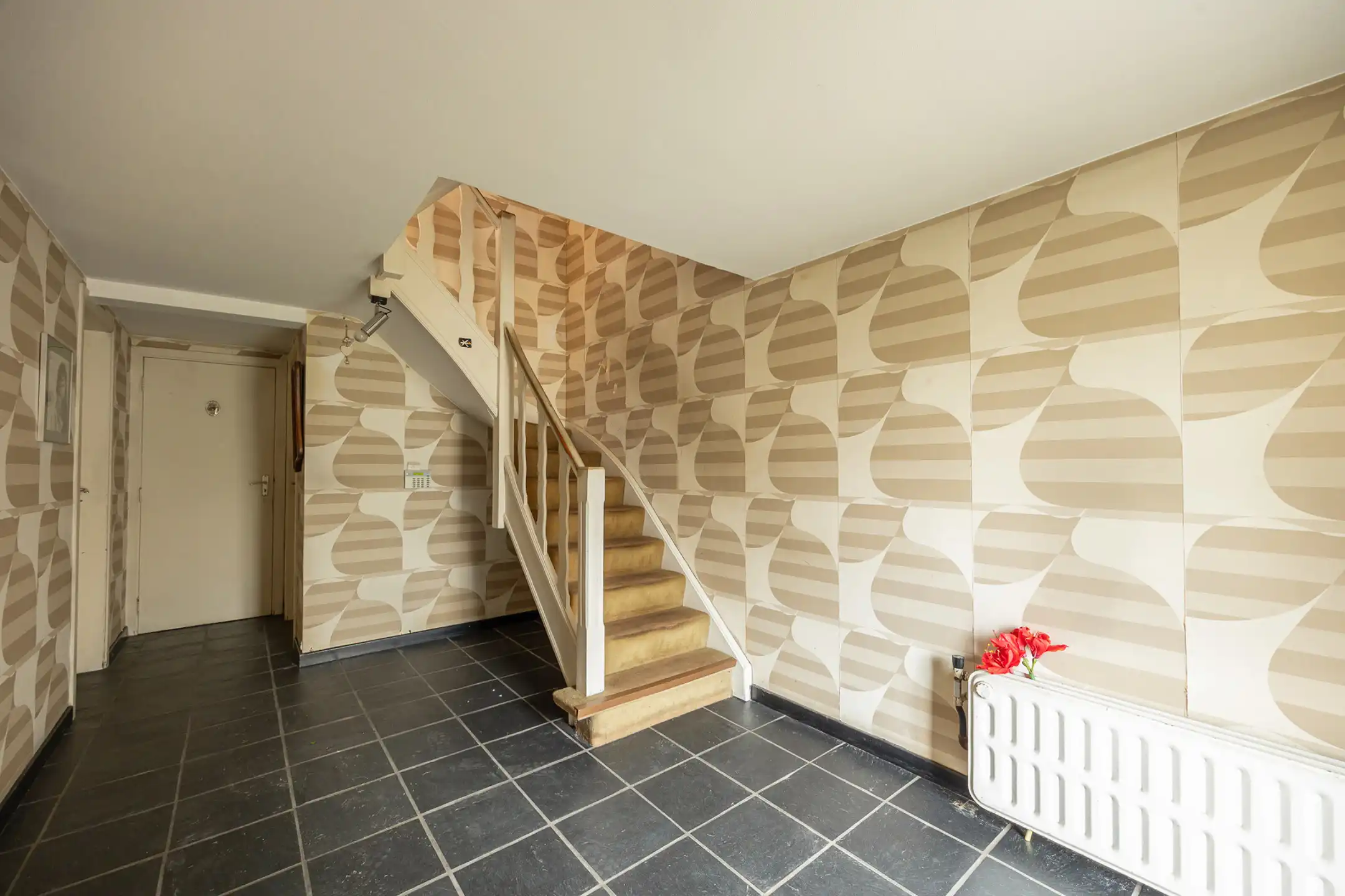 Te moderniseren woning met 3 slaapkamers in een rustige wijk foto 2