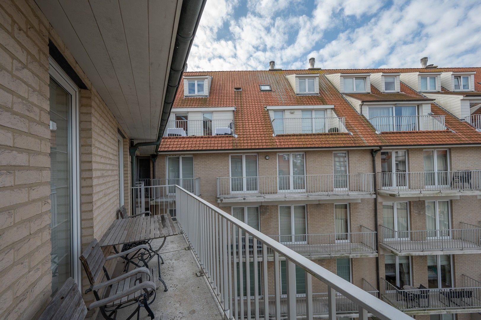 Prachtig ruim appartement met 3 slaapkamers en op wandelafstand van het strand en de zee. foto 19