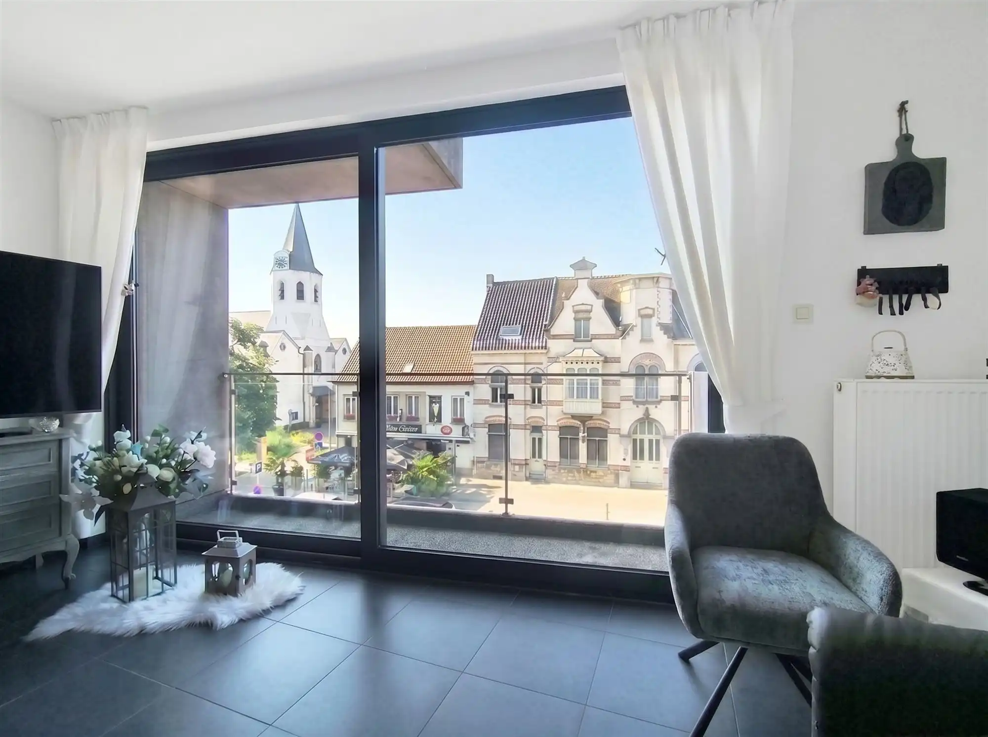 Recent appartement met 2 slaapkamers en terras.  foto 2
