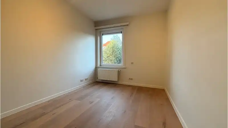 Lichtrijk 2-slaapkamerappartement met 2 Terrassen te huur in Kristus-Koning Brugge foto 8