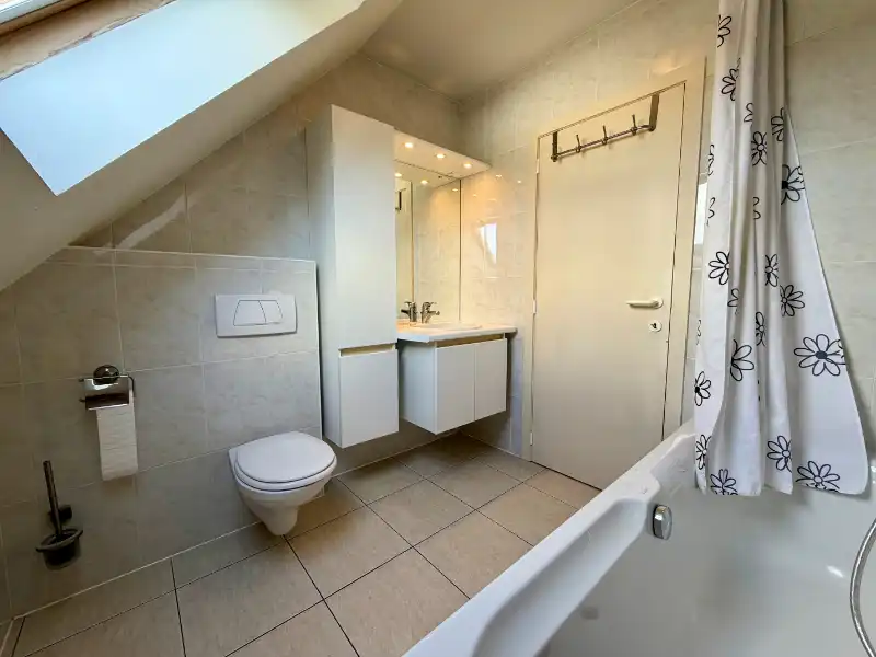 Energiezuinig instapklaar duplex-appartement met privatieve autostaanplaats foto 13