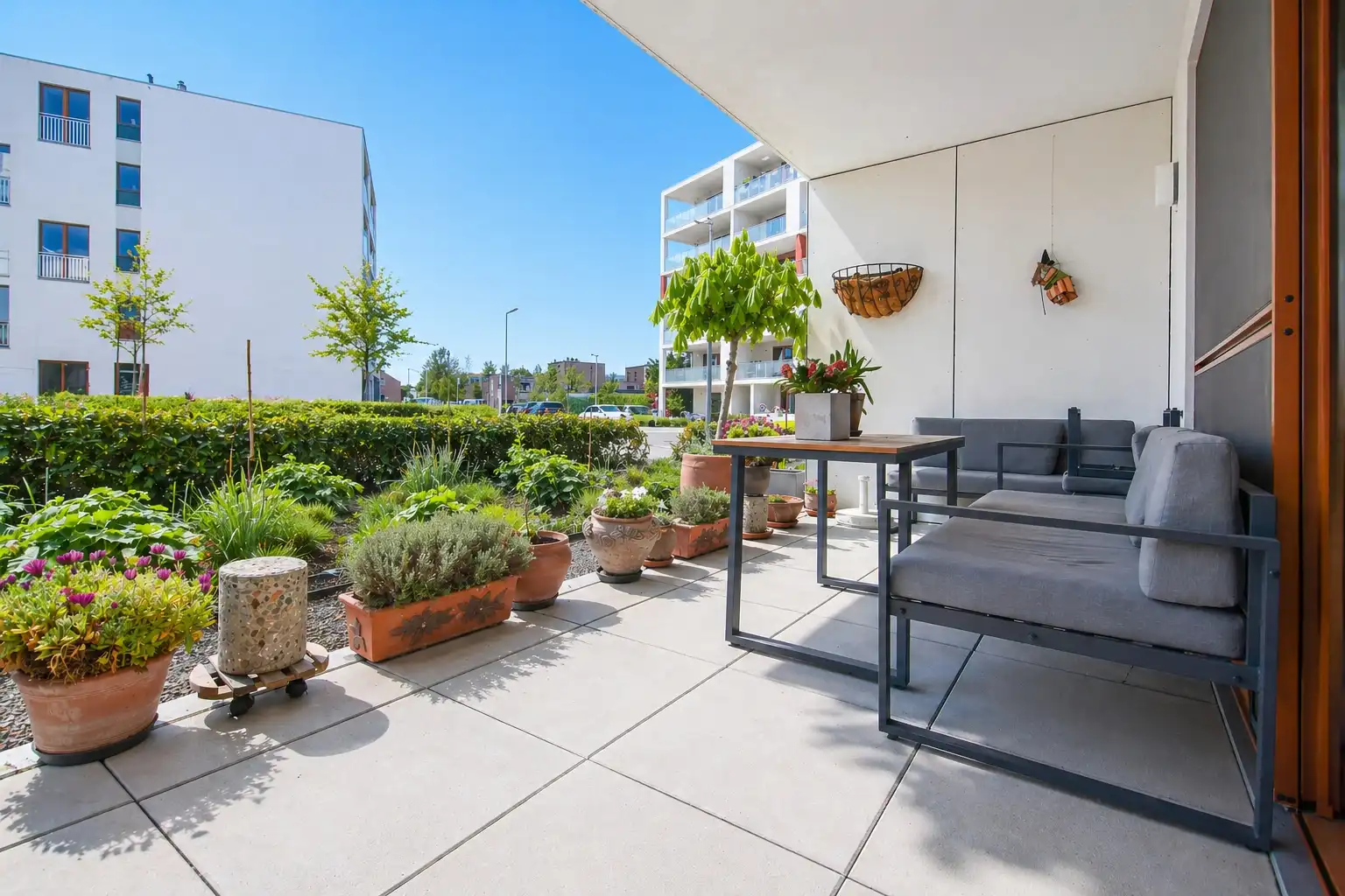 Mooi ruim appartement met tuin, ruim terras en 2 slaapkamers foto 2