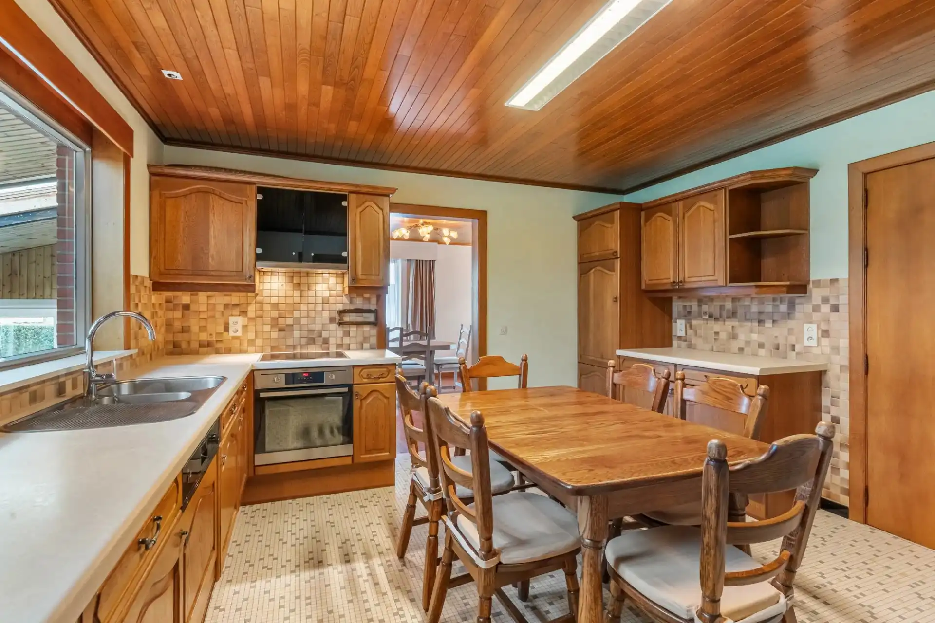 Ruime woning in rustige straat te Koersel foto 6