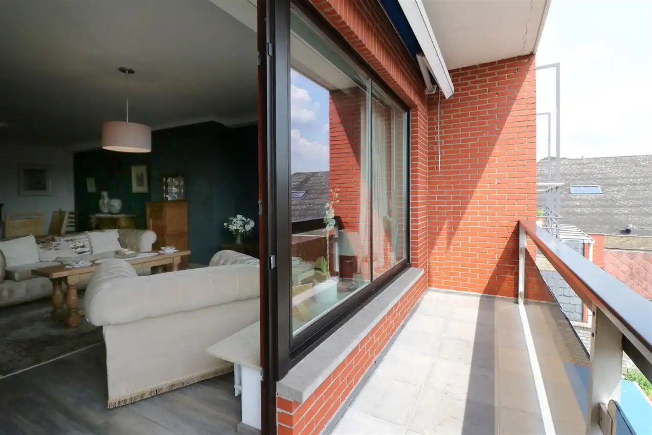 Ruime living, twee grote slpk., zuidterras, in centrum  foto 9