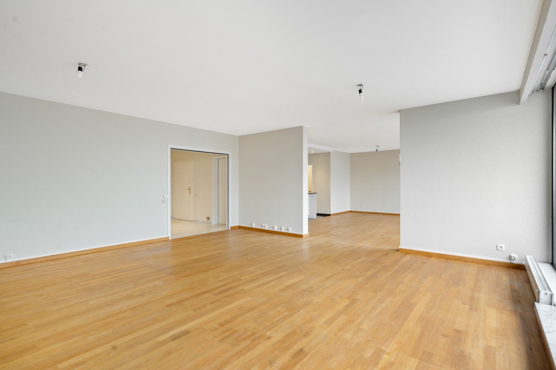 Verzorgt instapklaar appartement 3 slpk / 2 badk (174m² +  balkon). foto 4