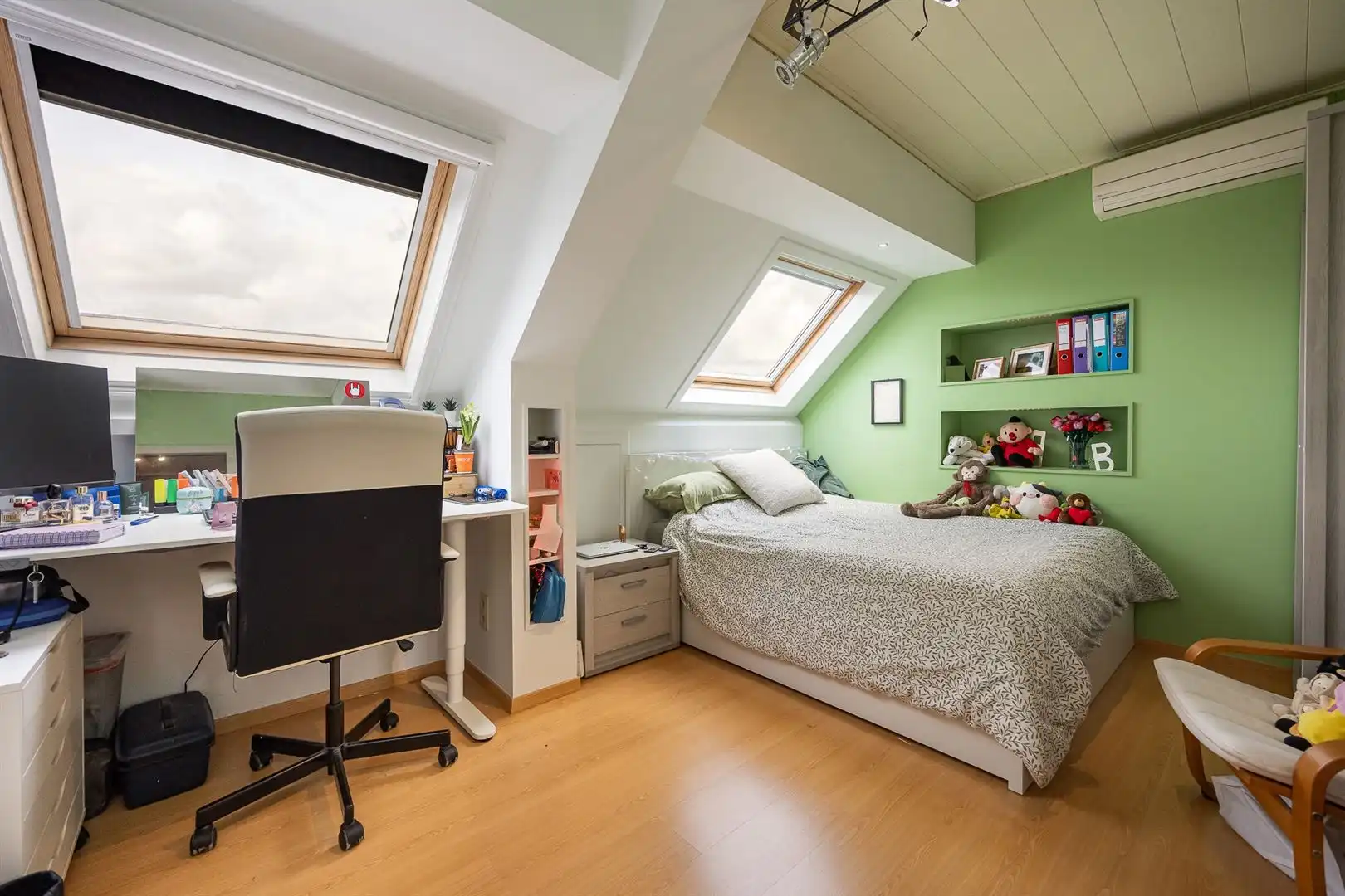 Woning met 5 slaapkamers en 2 badkamers op zuid perceel. foto 19