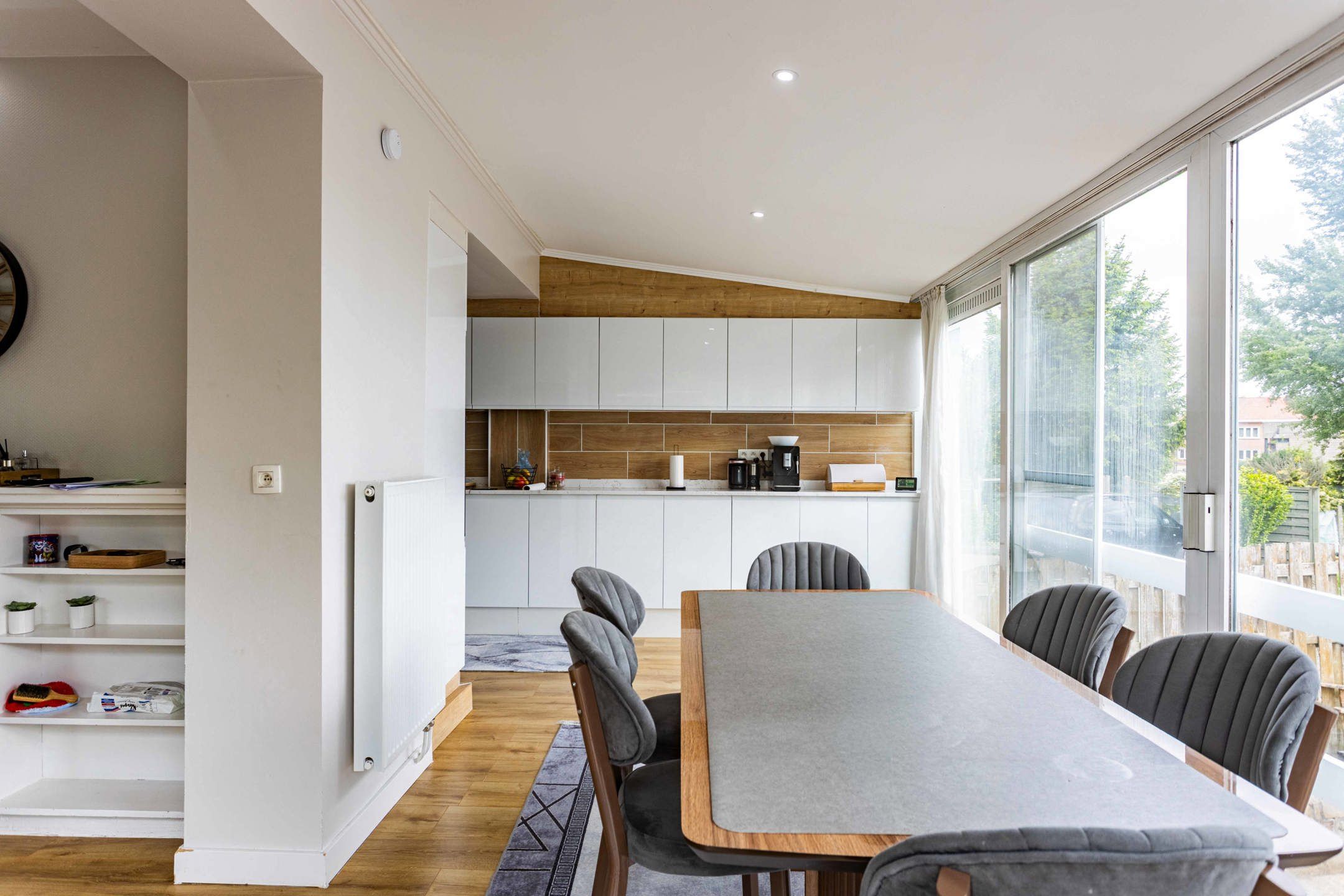 Instapklare halfopen bebouwing met tuin, oprit & garage! foto 10